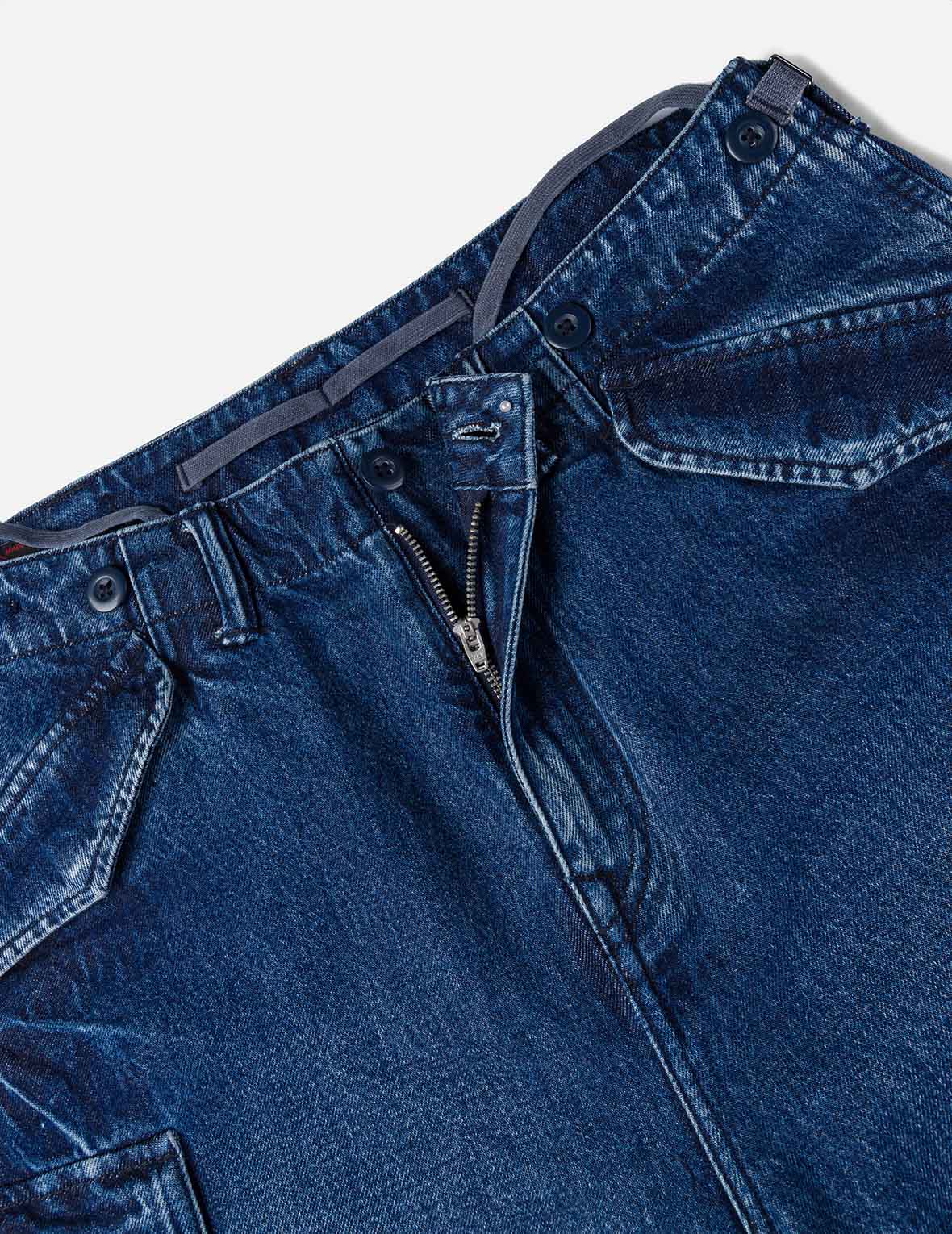 ウォッシュ大黒刺繍ワイドレッグカーゴジーンズ