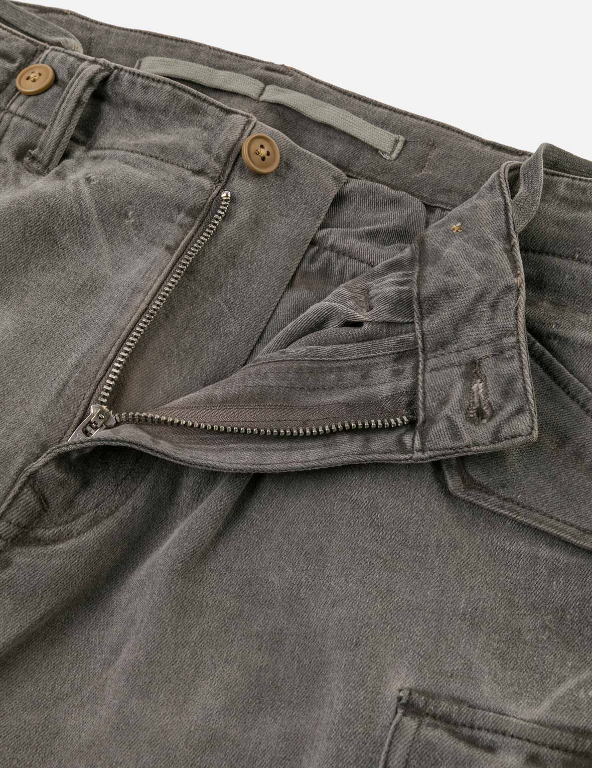 ウォッシュ大黒刺繍ワイドレッグカーゴジーンズ