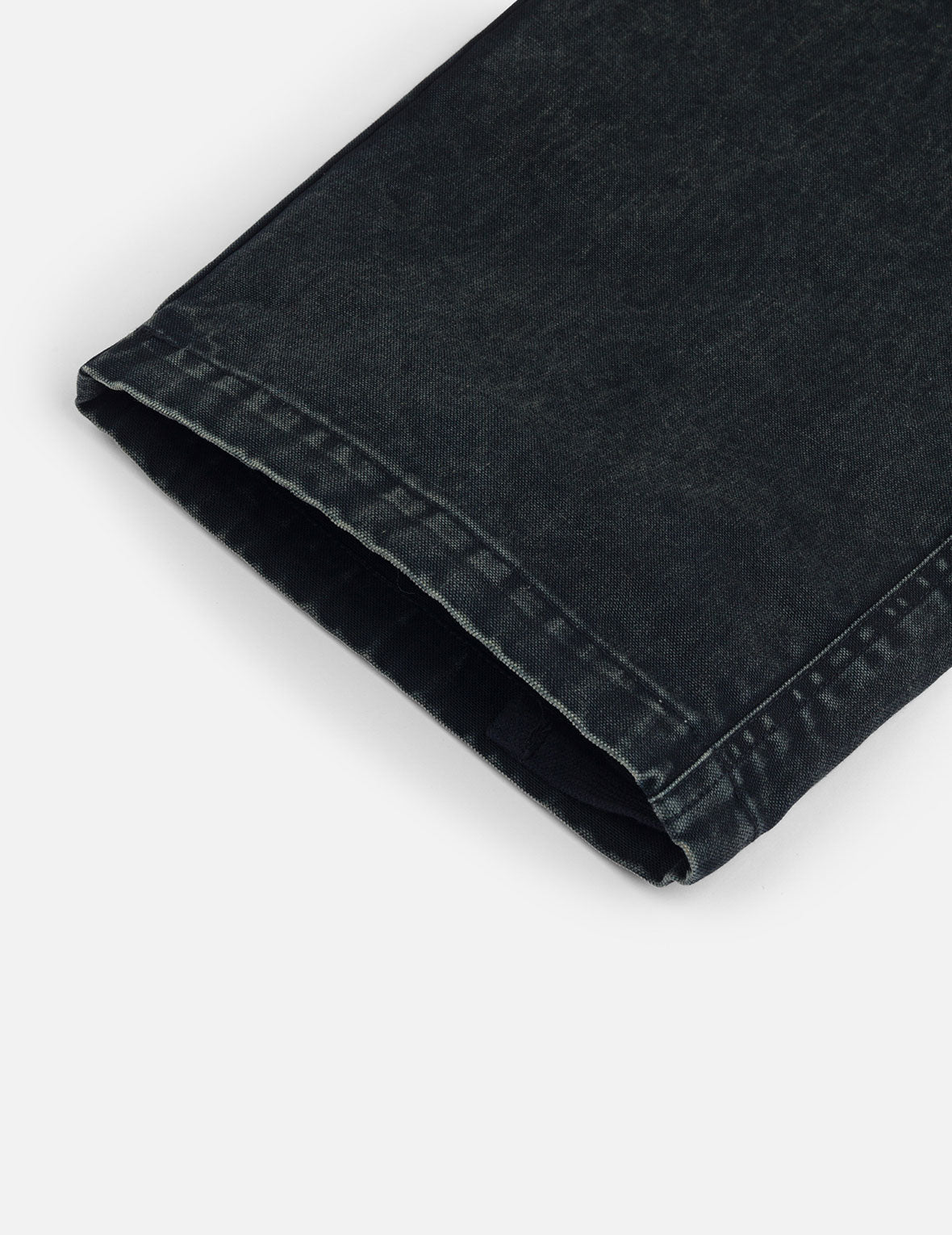 ディストレスドカモメアップリケ刺繍とマルチポケット ルーズフィット カーゴパンツ