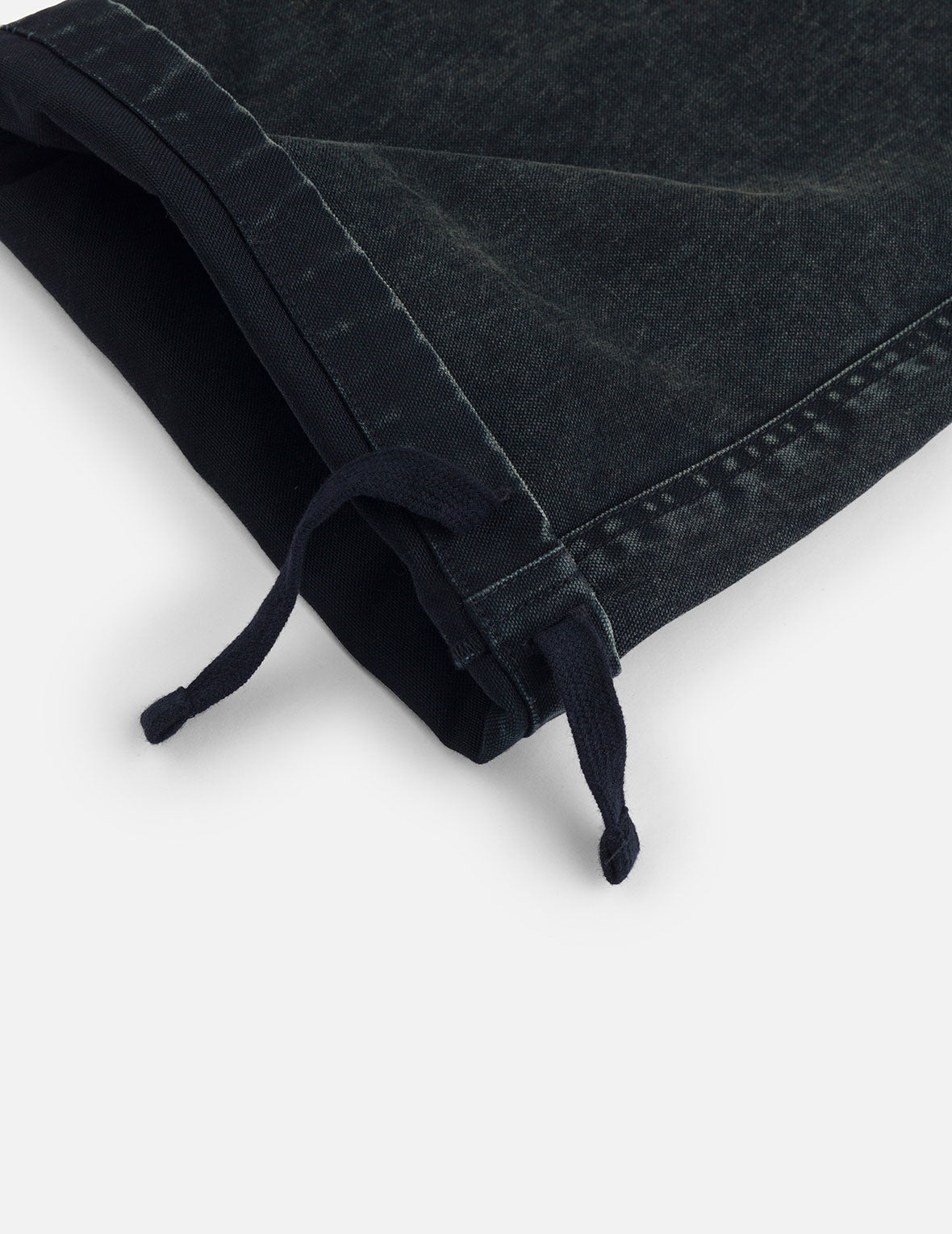 ディストレスドカモメアップリケ刺繍とマルチポケット ルーズフィット カーゴパンツ