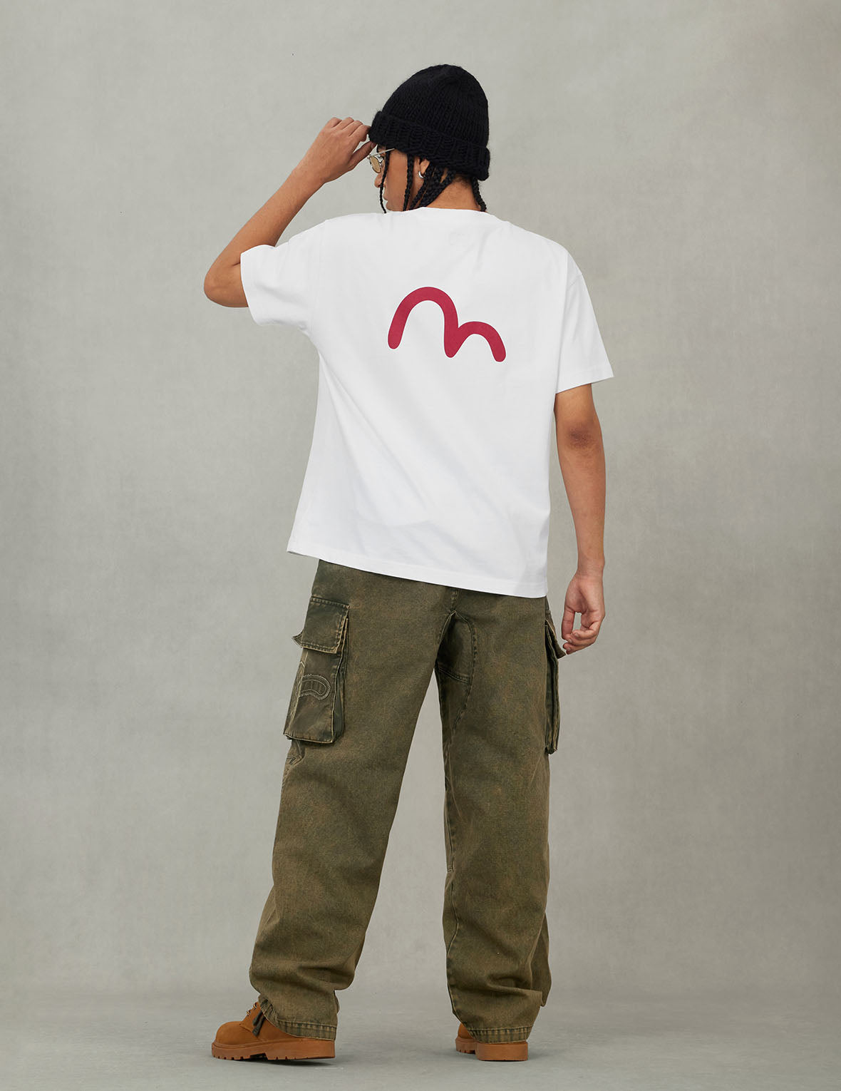 ディストレスドカモメアップリケ刺繍とマルチポケット ルーズフィット カーゴパンツ