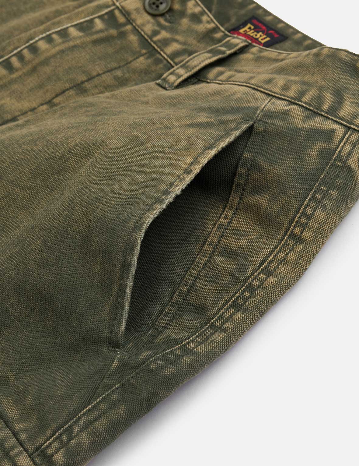 ディストレスドカモメアップリケ刺繍とマルチポケット ルーズフィット カーゴパンツ