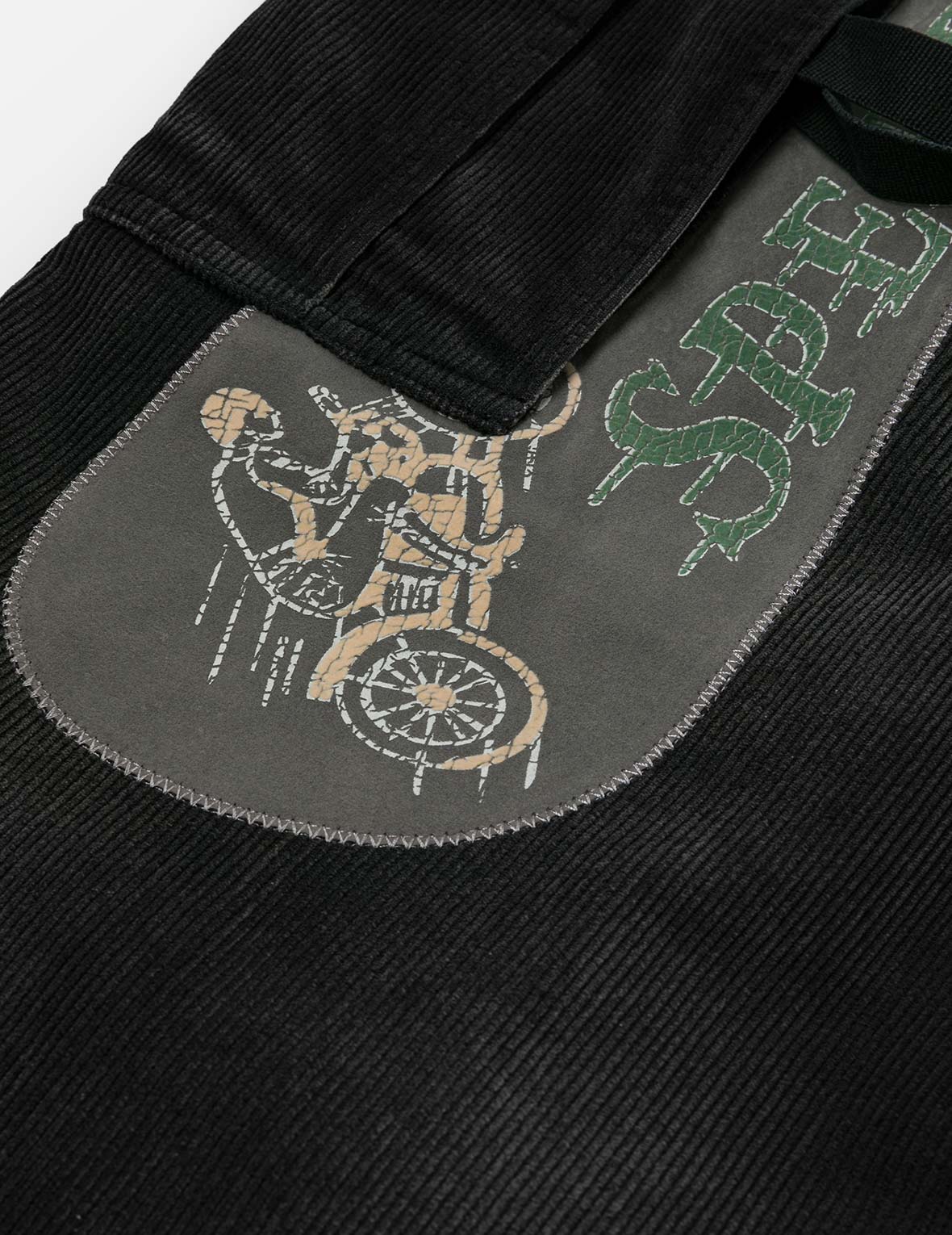 ウォッシュ大黒刺繍ワイドレッグコーデュロイカーゴパンツ