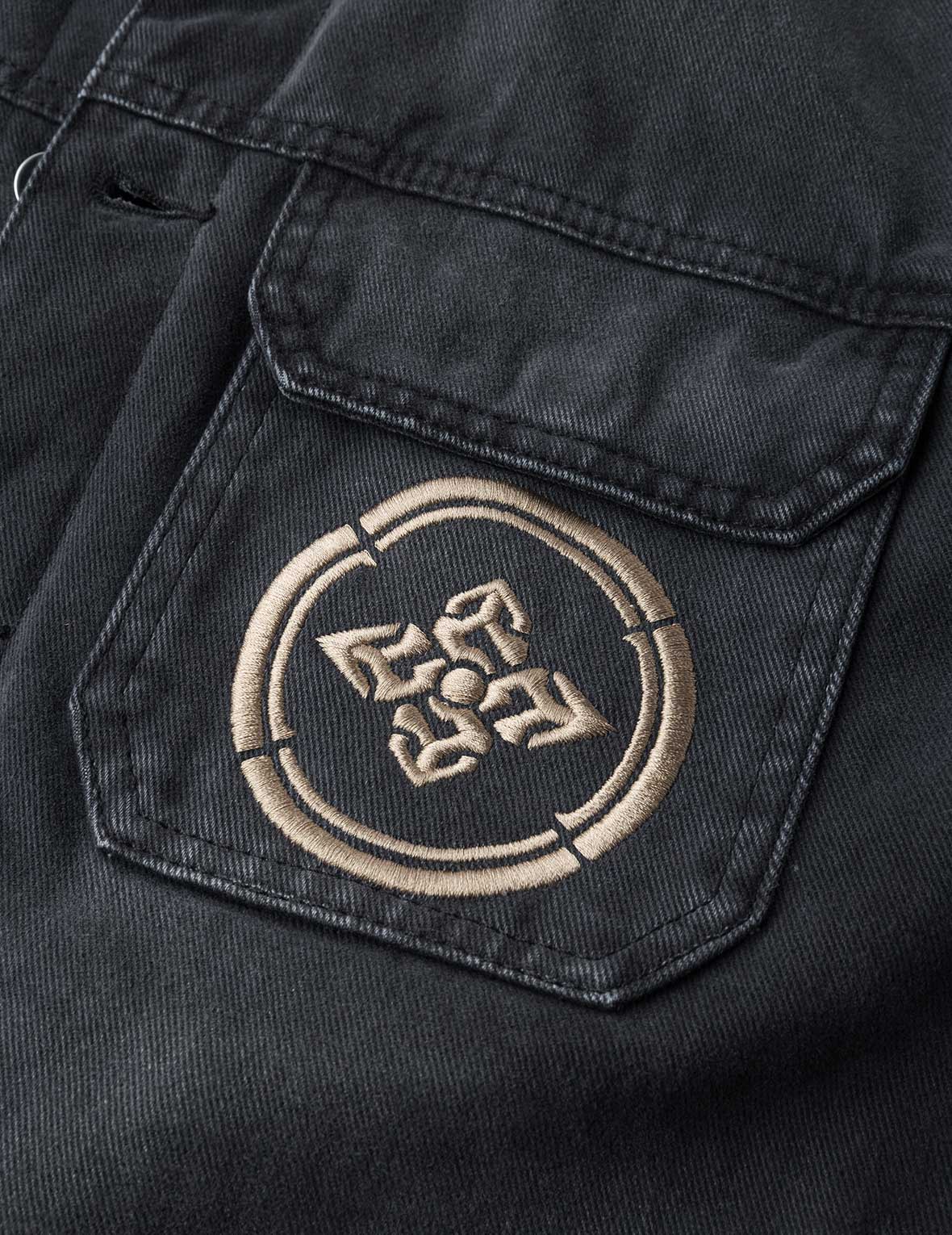 マルチポケットとレイヤリングリラックスフィット トラッカージャケット