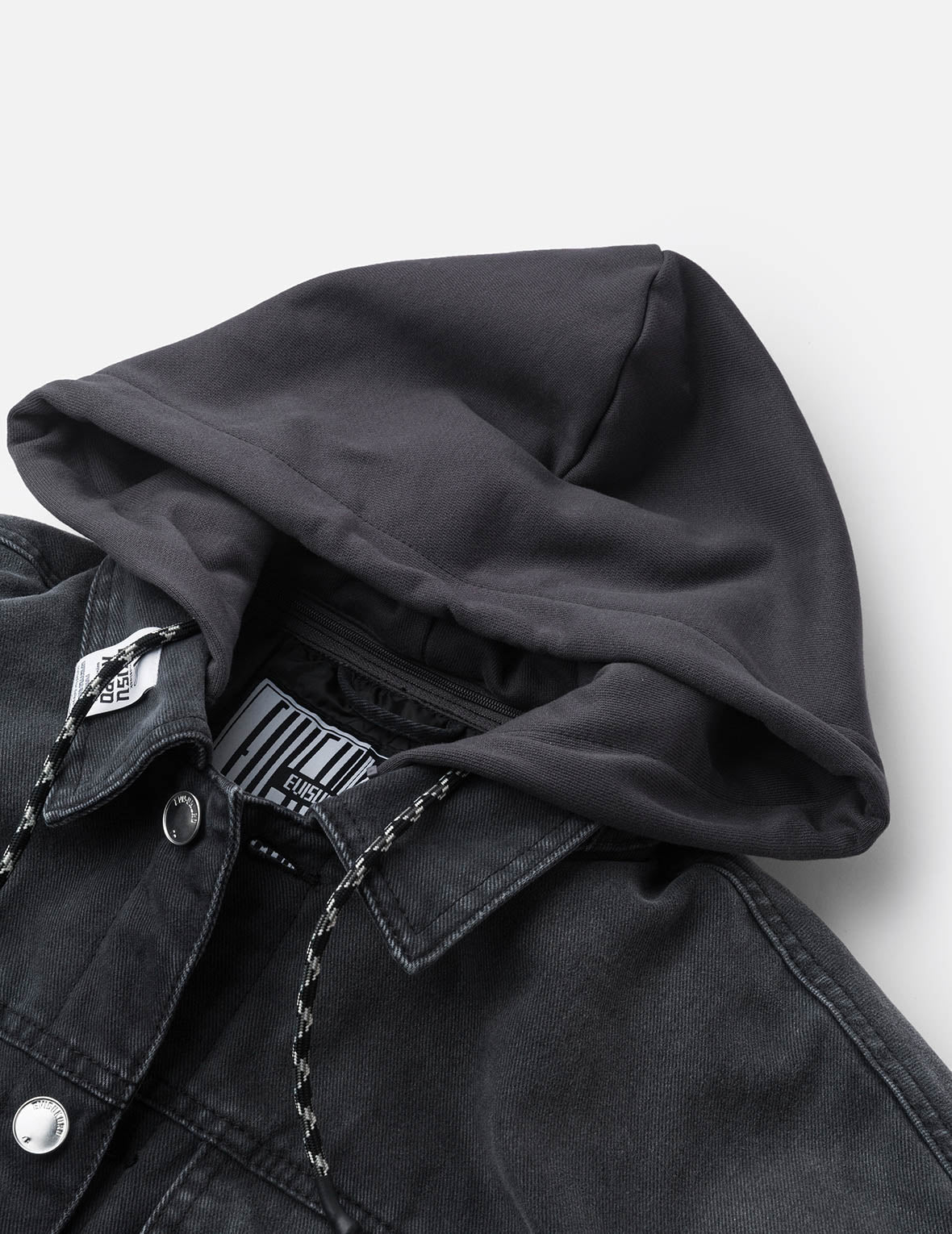 マルチポケットとレイヤリングリラックスフィット トラッカージャケット