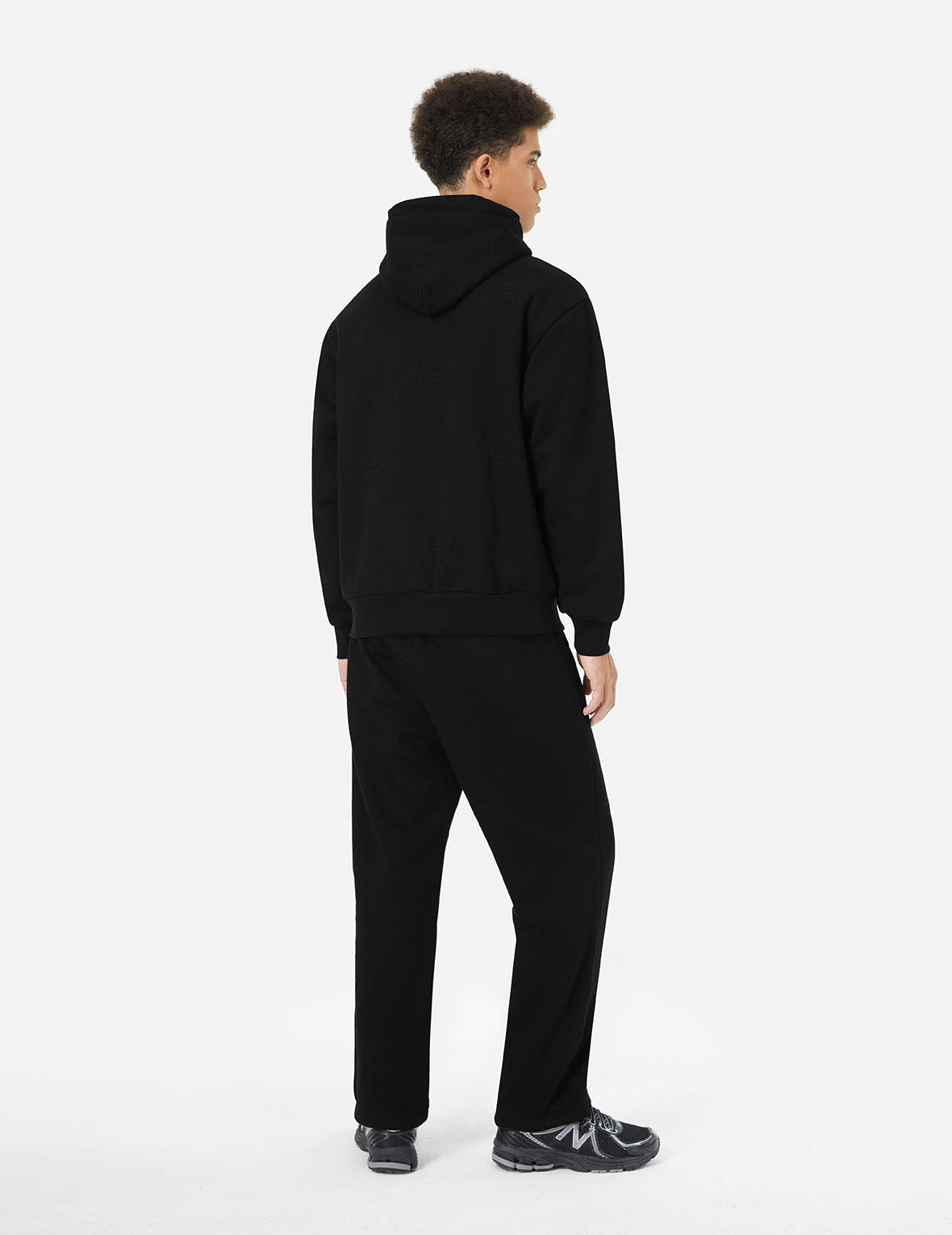 オールオーバーロゴレギュラーフィットキルティングフーディ