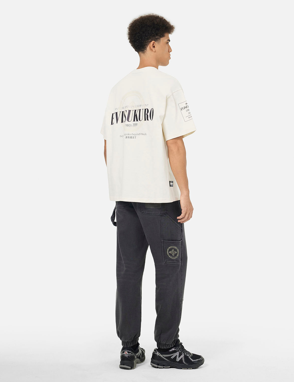 ロゴ刺繍と家紋プリントルーズフィットTシャツ