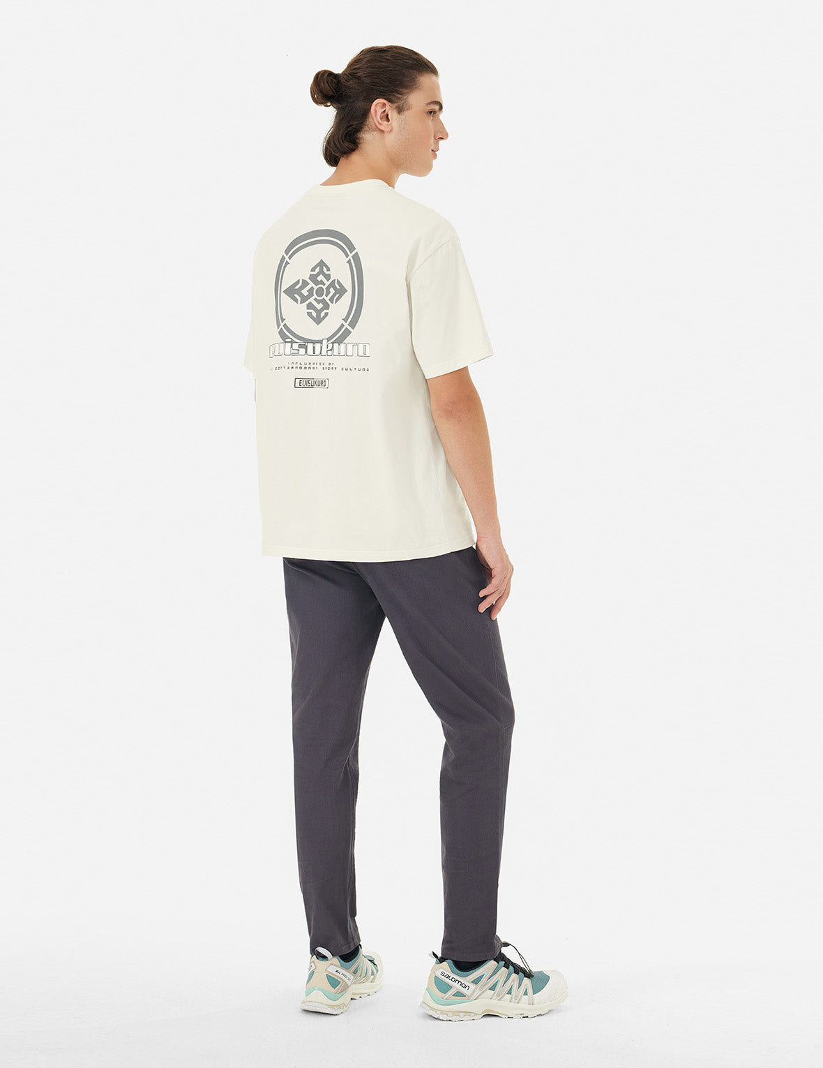 マルチロゴと割れたガラス効果プリントレギュラーフィットTシャツ