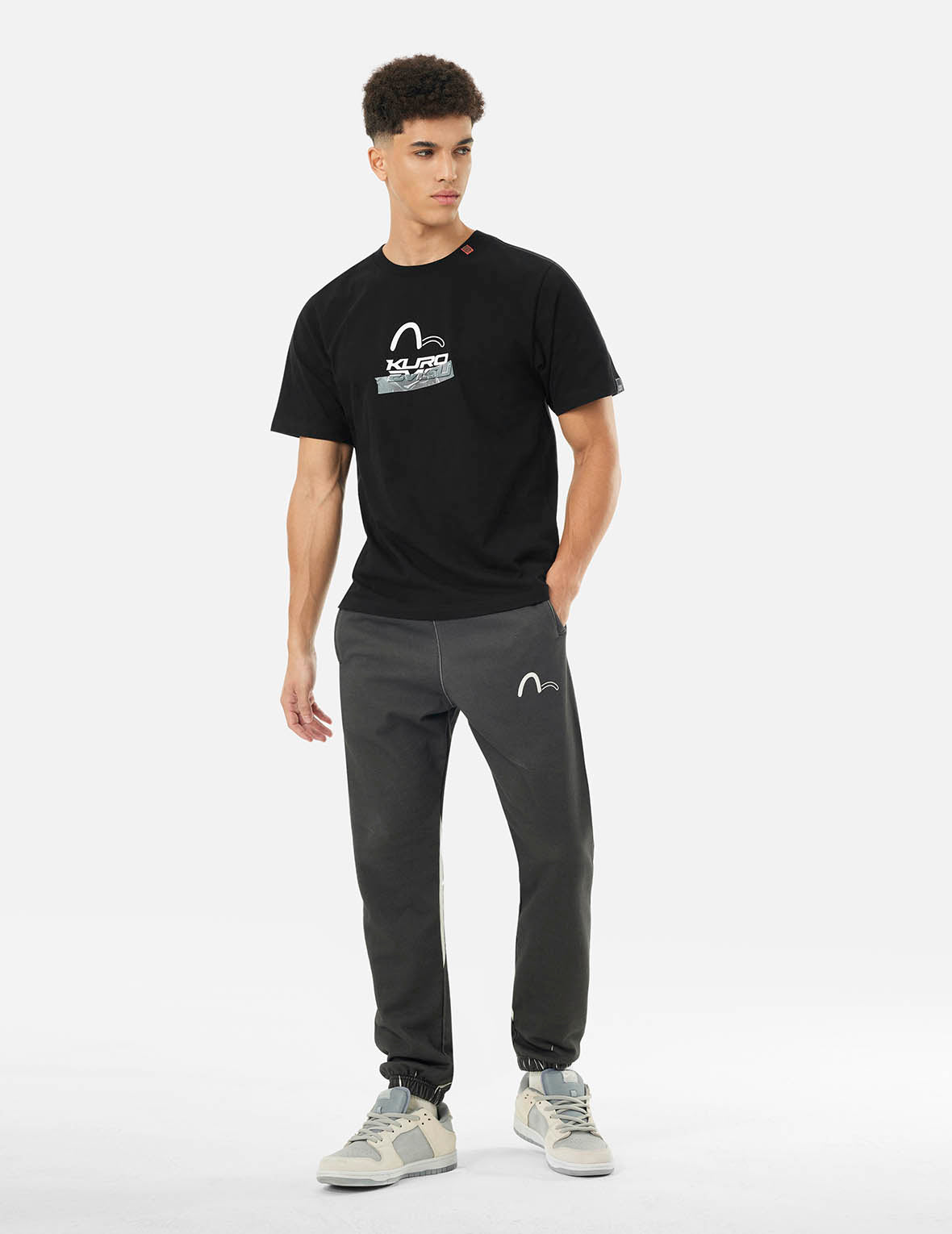 ロゴとテーププリントレギュラーフィットTシャツ