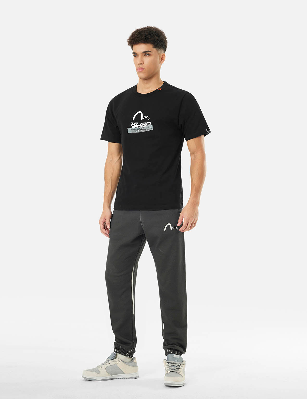 ロゴとテーププリントレギュラーフィットTシャツ