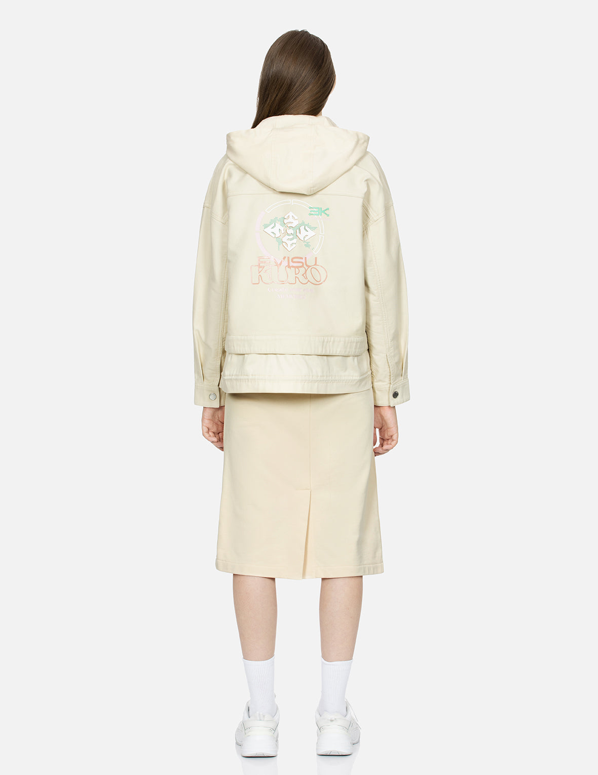 輝くロゴとカモンプリントのボクシージャケット