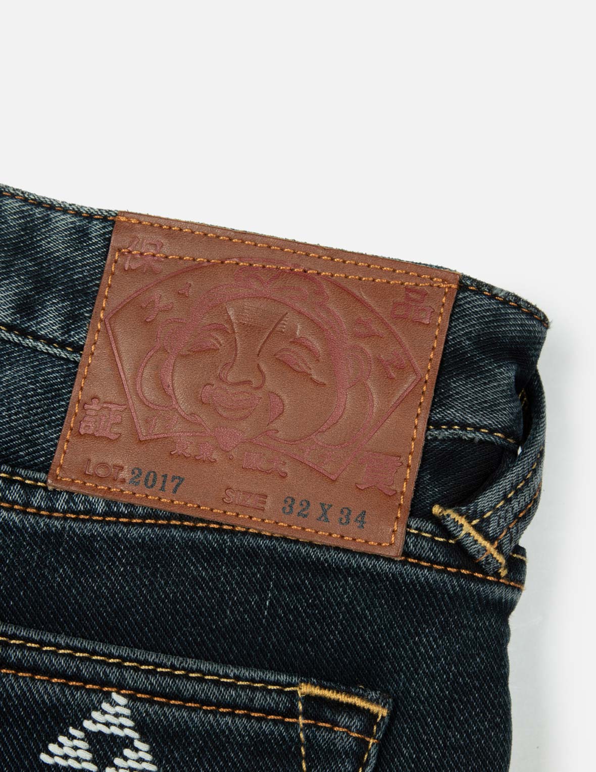 Seagull Embroidery with Metal Studs Carrot Fit Jeans #2017