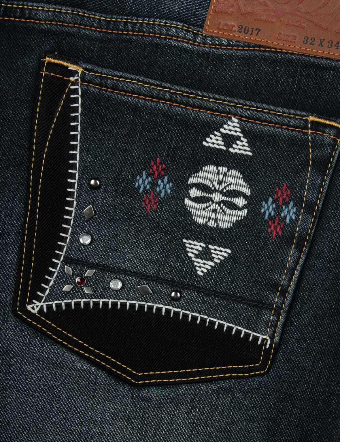 Seagull Embroidery with Metal Studs Carrot Fit Jeans #2017