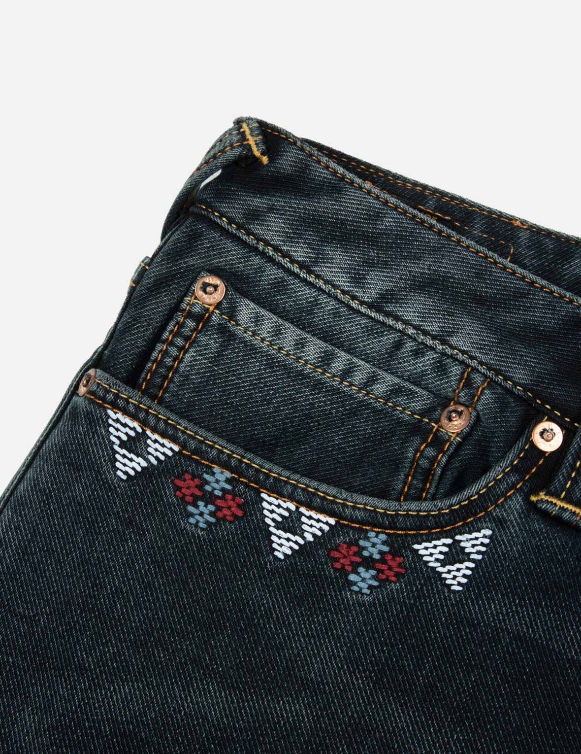 Seagull Embroidery with Metal Studs Carrot Fit Jeans #2017