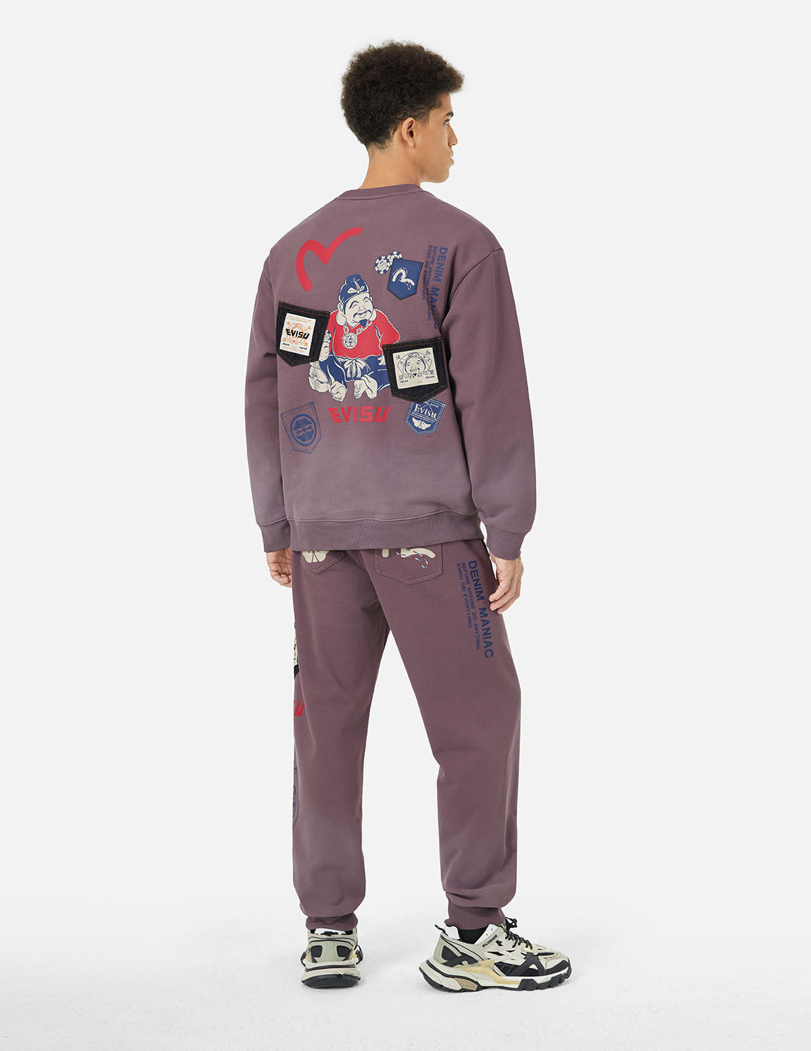 ウォッシュ加工マルチポケットとロゴプリント ストレート フィット スウェットパンツ