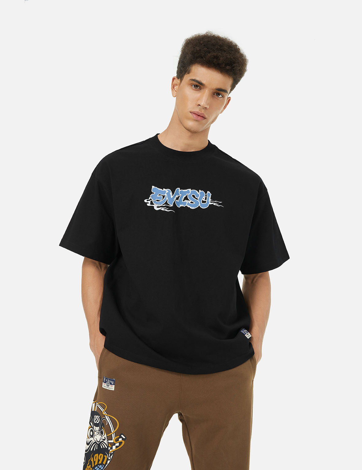 ロゴと忍者だるま大黒プリントルーズフィットTシャツ