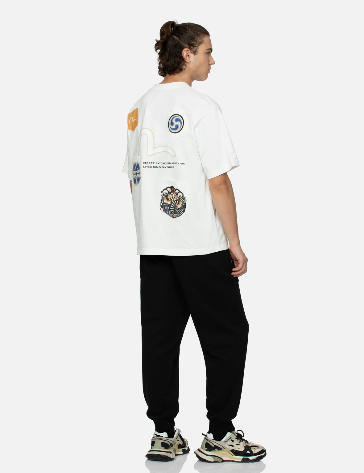 マルチプリントとマルチポケットリラックスフィットTシャツ
