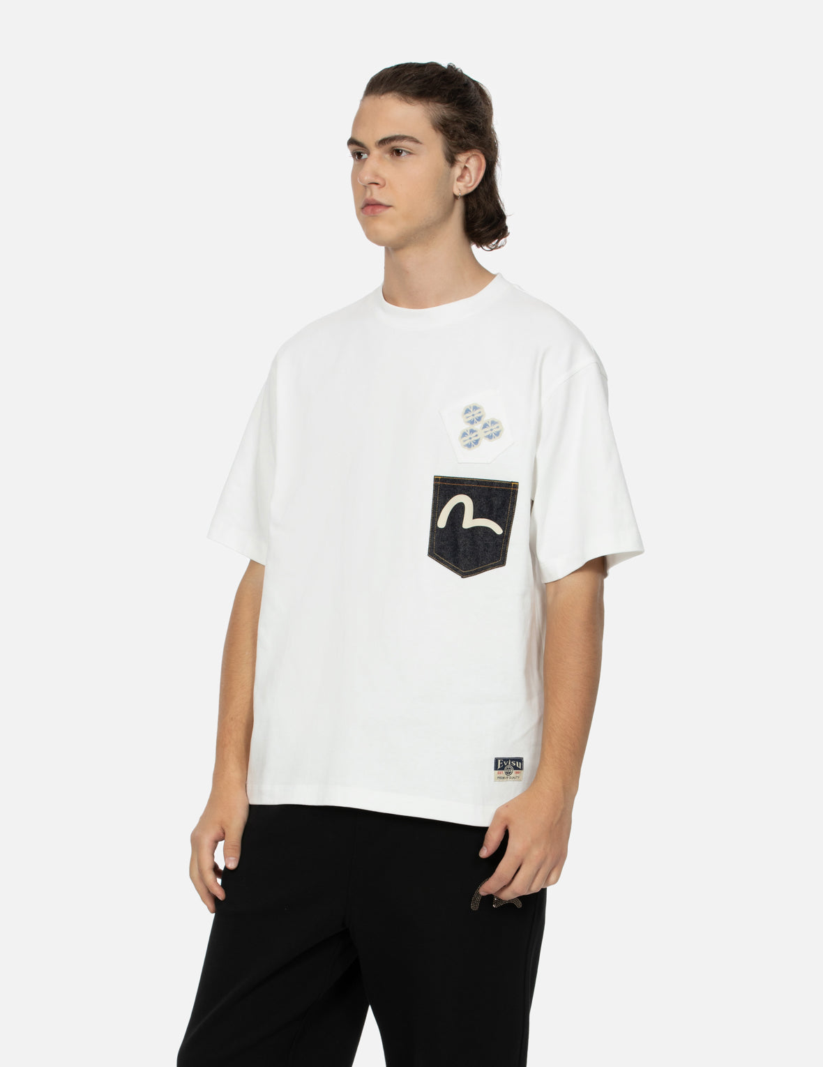 マルチプリントとマルチポケットリラックスフィットTシャツ