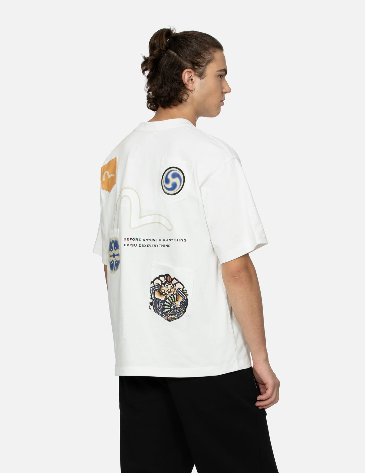 マルチプリントとマルチポケットリラックスフィットTシャツ