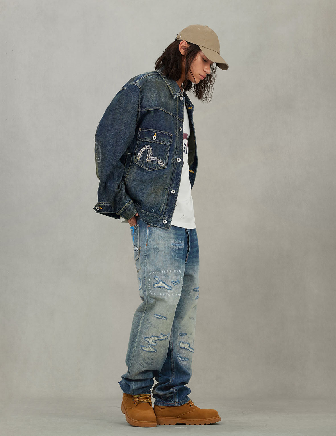 7-Pocket Design with Seagull Embroidery Washed Regular Fit Jeans #2000