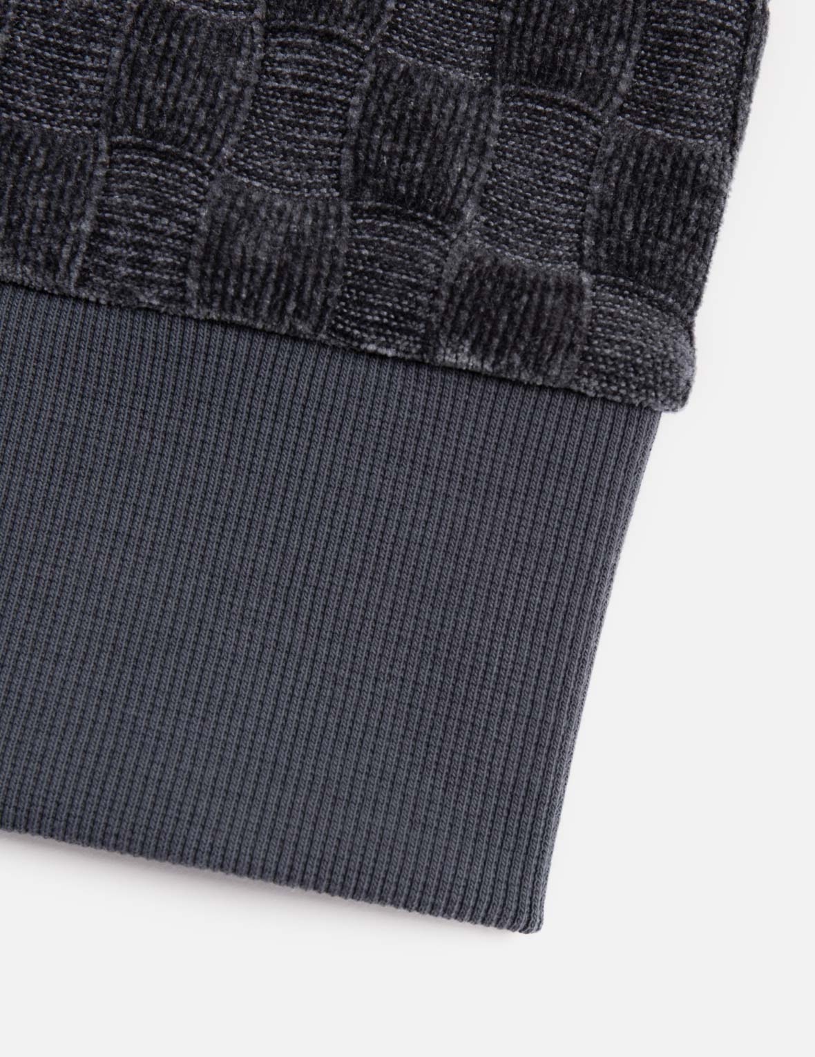 カモメとロゴ刺繍のハーフジップクロップドスウェットシャツ