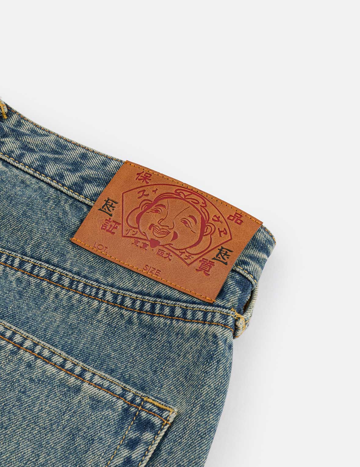 EVISU X F-LAGSTUF-F ダーティウォッシュと刺繍 多ポケット リラックスフィット デニムジーンズ