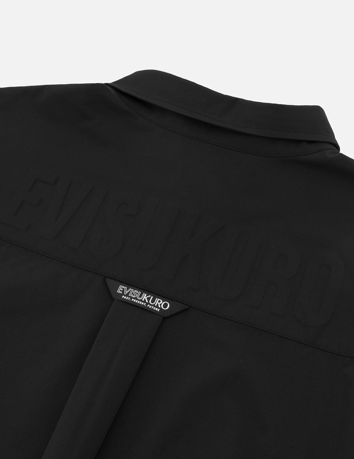 エンボスロゴ リラックスフィット シャツ