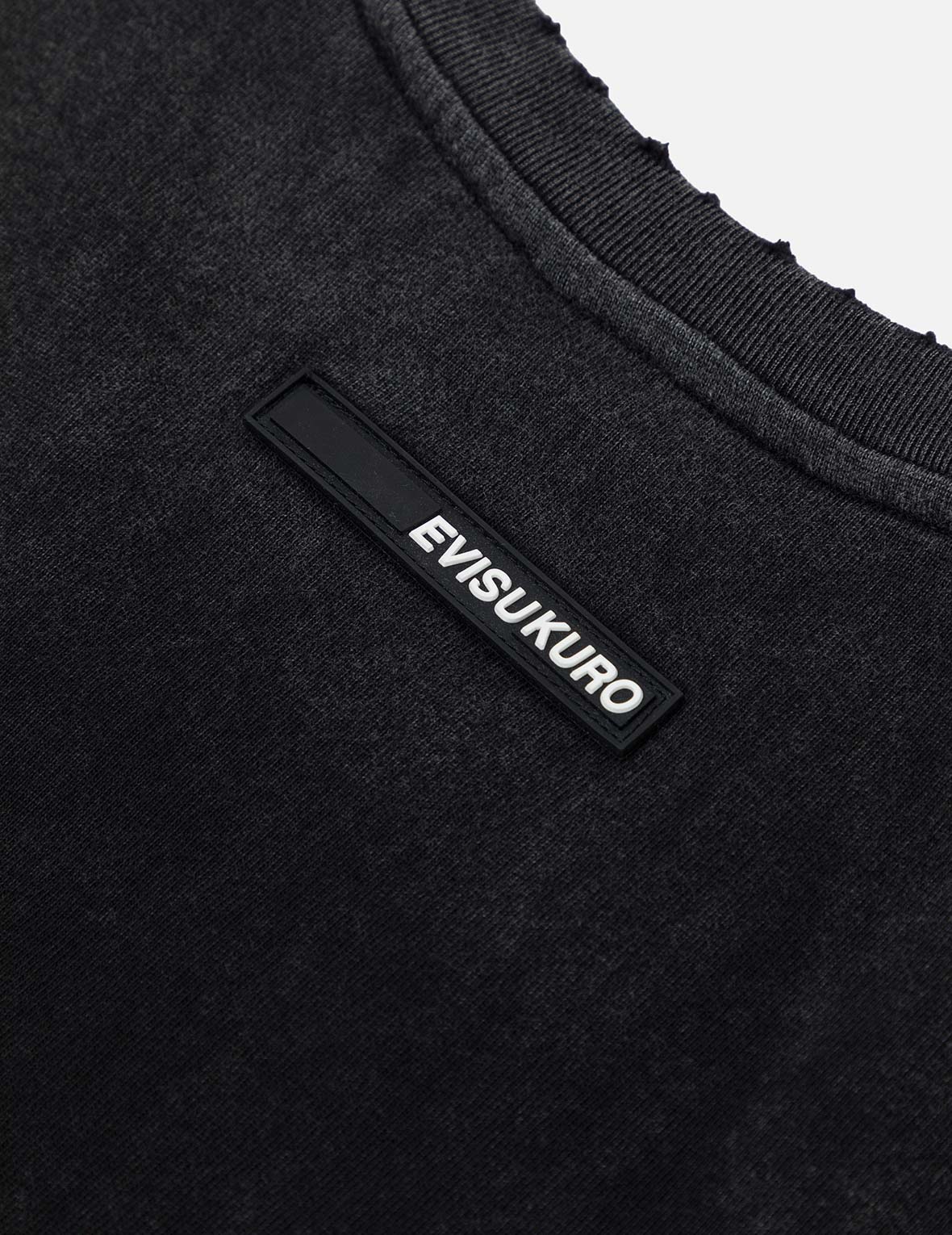 ロゴ刺繍レギュラーフィット酸洗いTシャツ