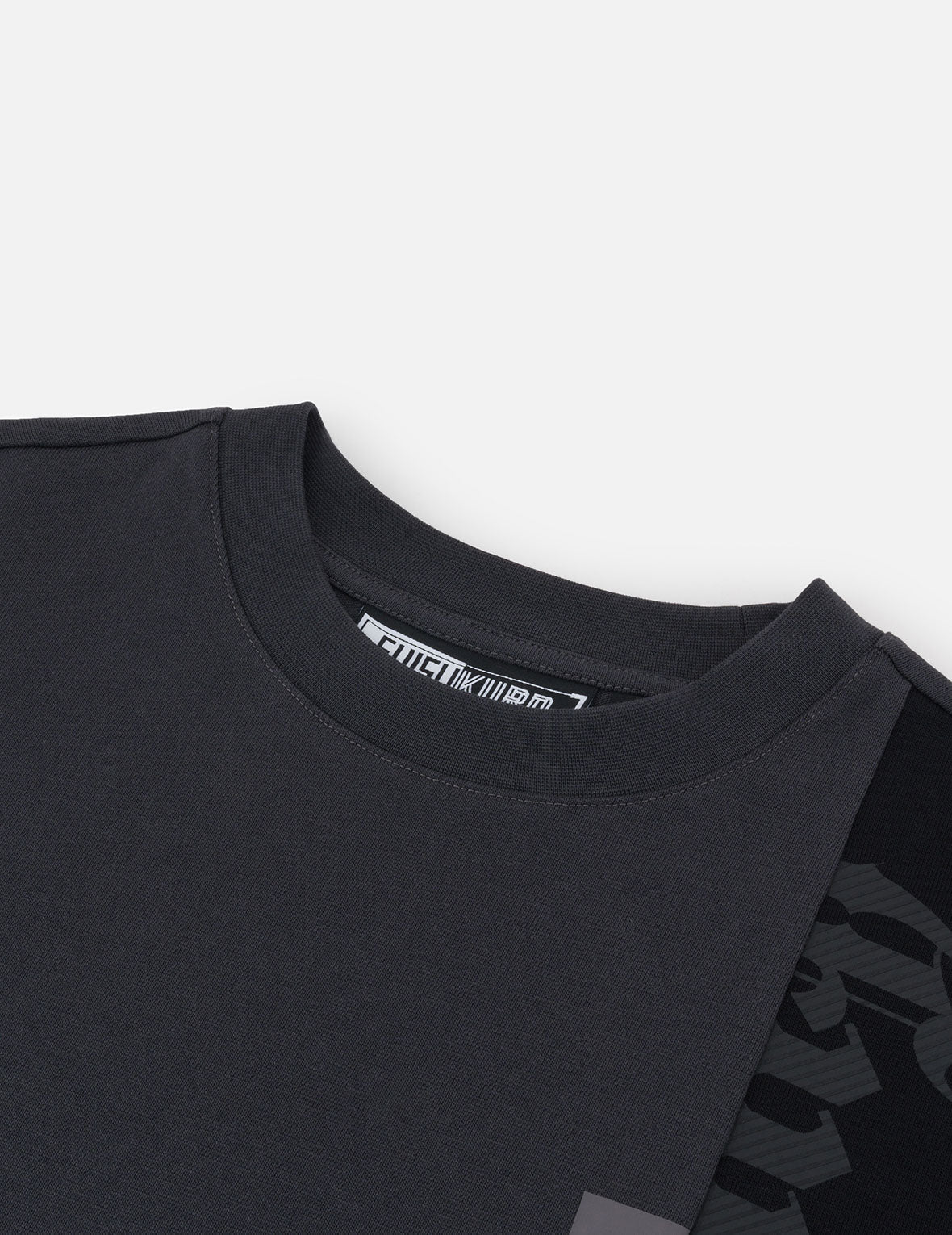 パネルデザイン&マルチラベル リラックスフィット Tシャツ