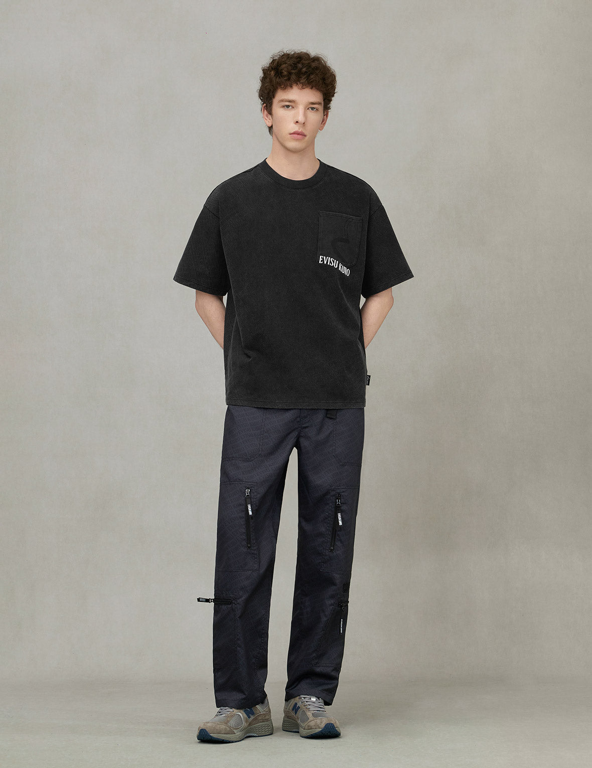 オールオーバーロゴプリント ルーズフィット Tシャツ