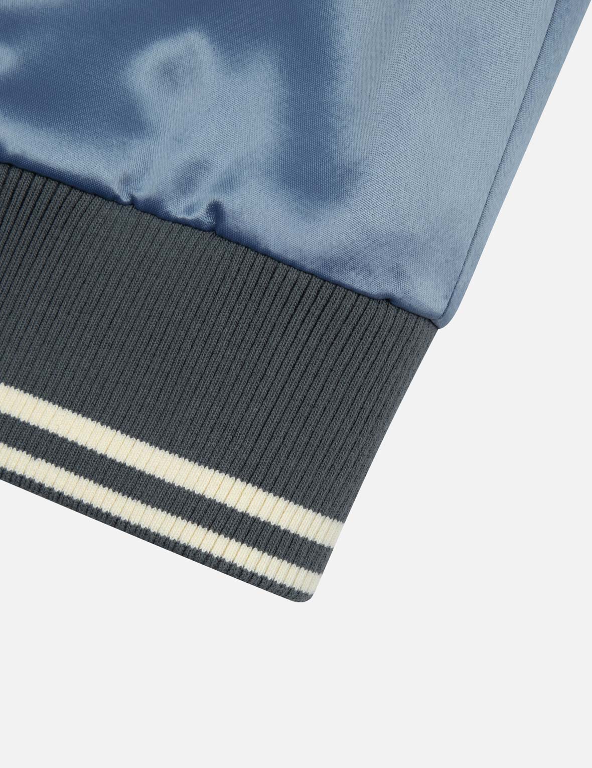 遊び心ゴッドヘッドとだるま刺繍のリラックスフィットスカジャン