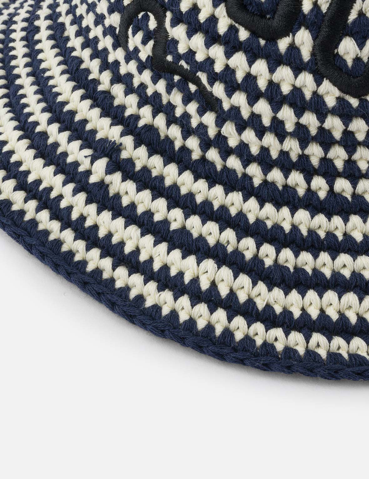 ロゴ刺繍 ストライプニット バケットハット