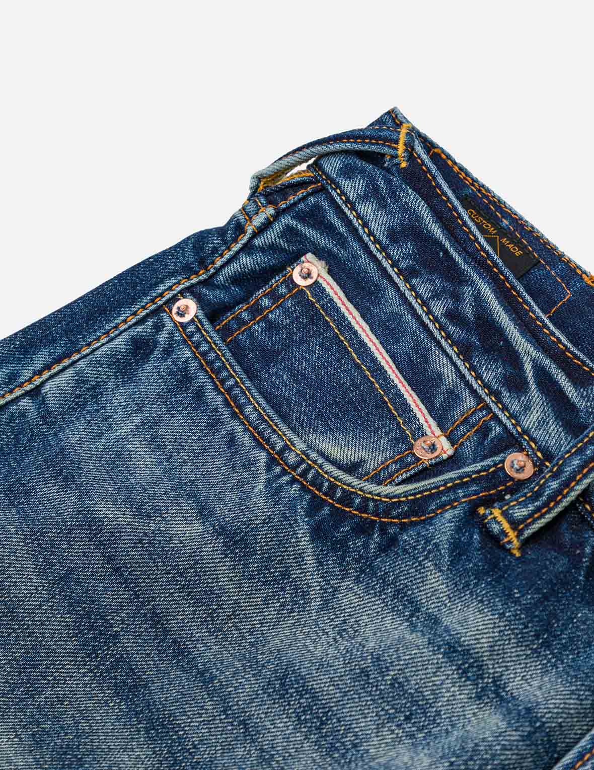 カモメ刺繍と「EVISU SINCE 1991」プリントパッチ キャロットフィット ジーンズ #2017