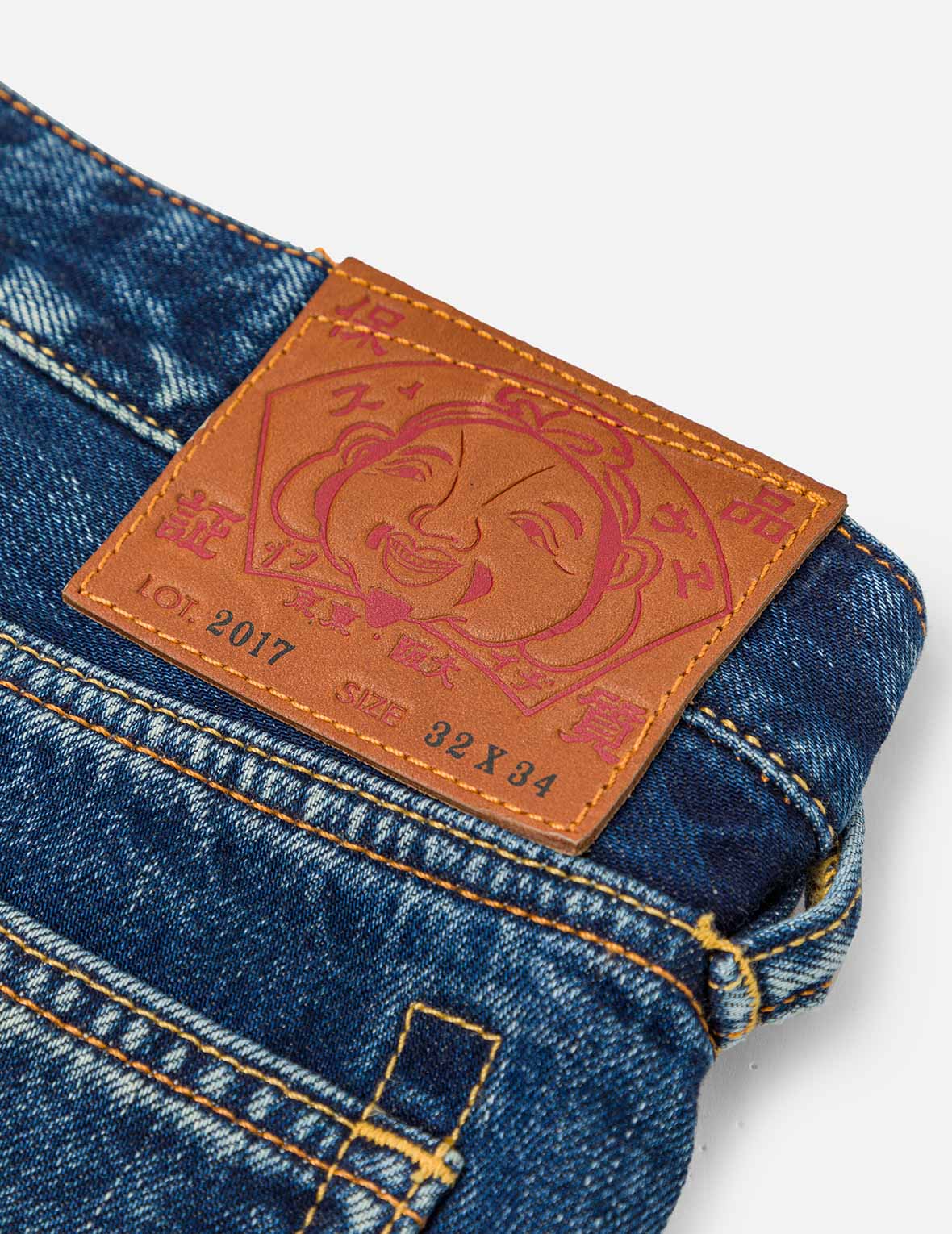 カモメ刺繍と「EVISU SINCE 1991」プリントパッチ キャロットフィット ジーンズ #2017