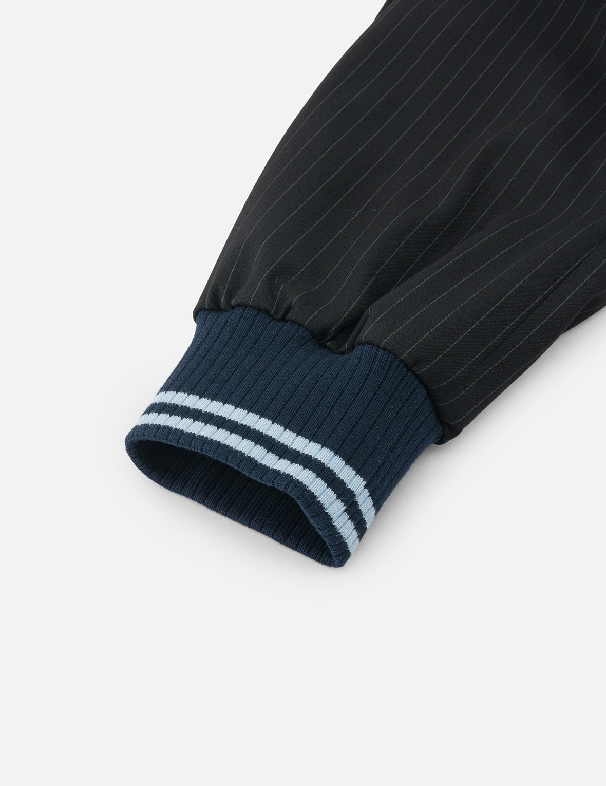 ロゴとスローガン刺繍 レギュラーフィットストライプスーツコーチジャケット