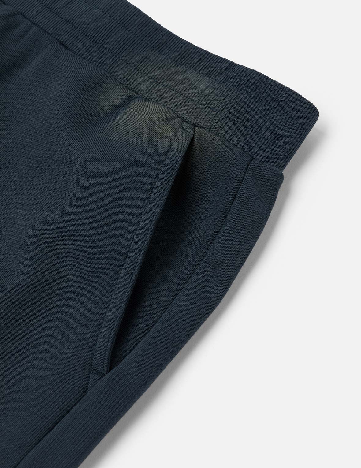 ロゴアップリケ刺繍 ヘビーウォッシュ ファッションフィット スウェットショーツ