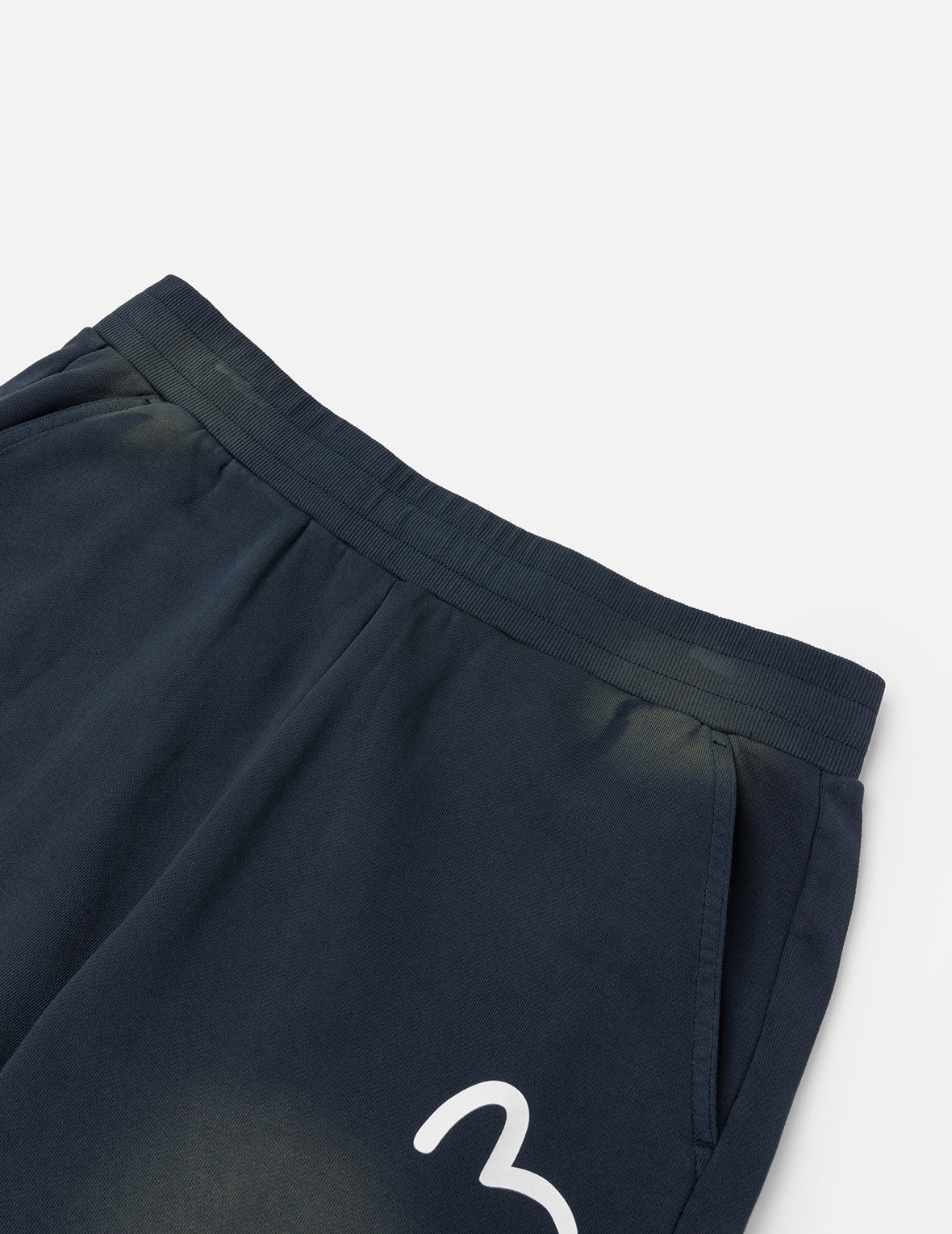 ロゴアップリケ刺繍 ヘビーウォッシュ ファッションフィット スウェットショーツ