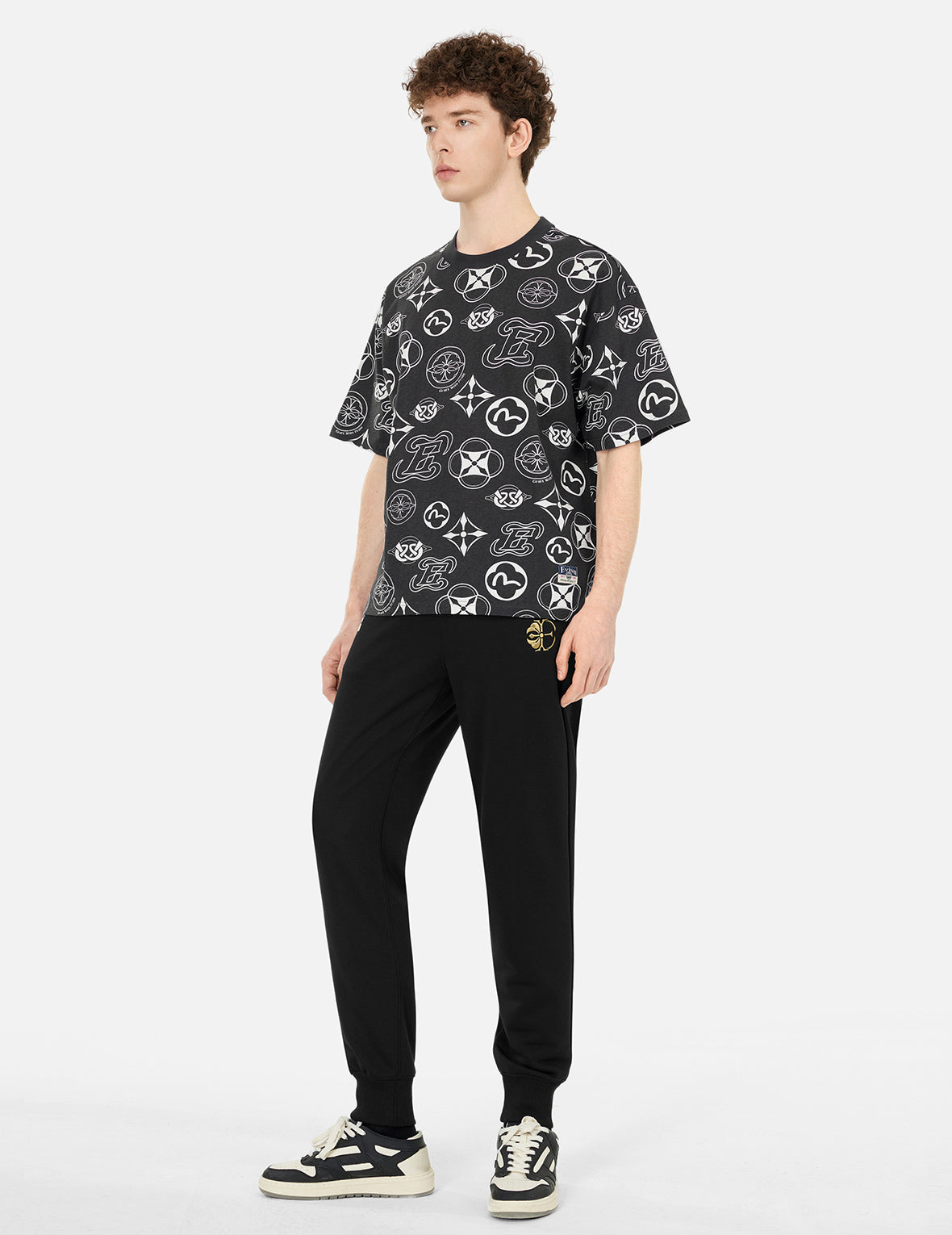 総柄マルチロゴプリント ルーズフィットTシャツ