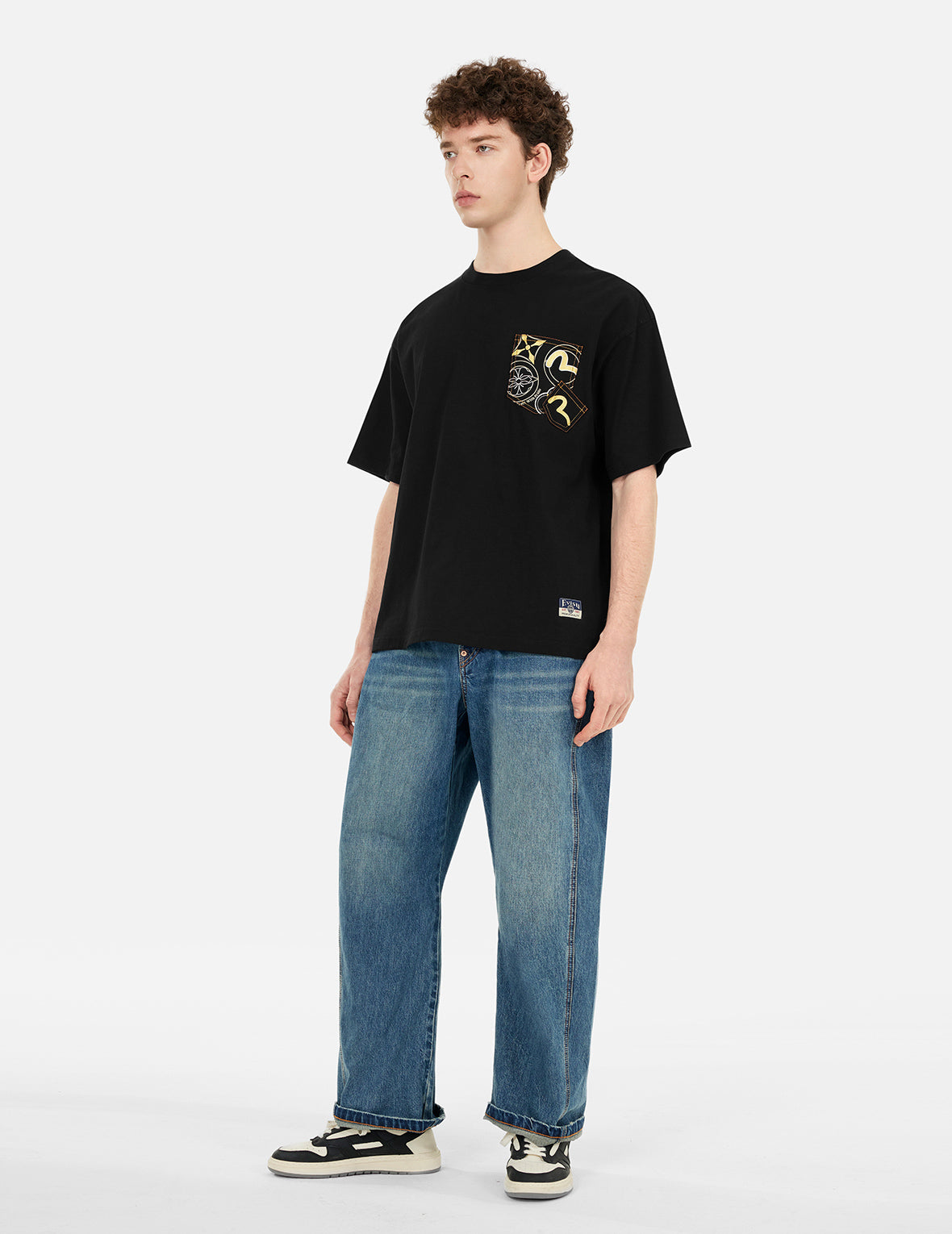 マルチポケットとマルチプリント ルーズフィットTシャツ