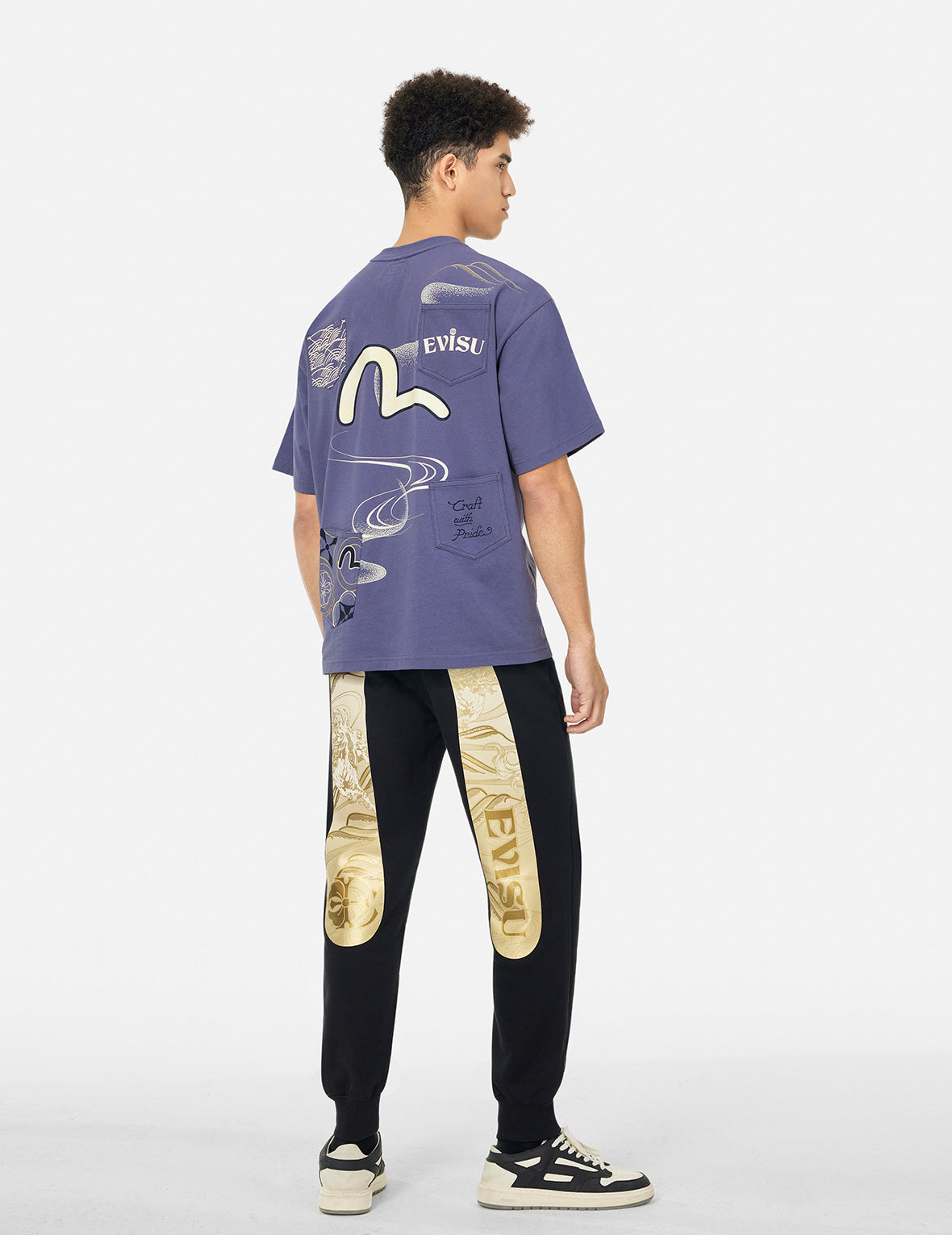 マルチポケットとマルチプリント ルーズフィットTシャツ