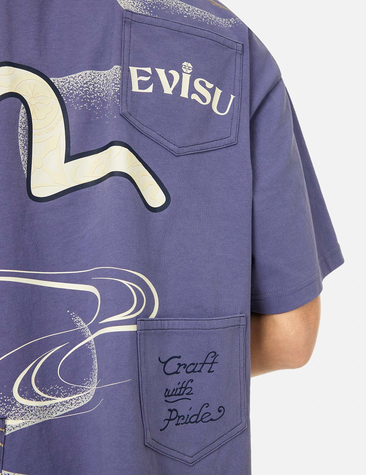 マルチポケットとマルチプリント ルーズフィットTシャツ