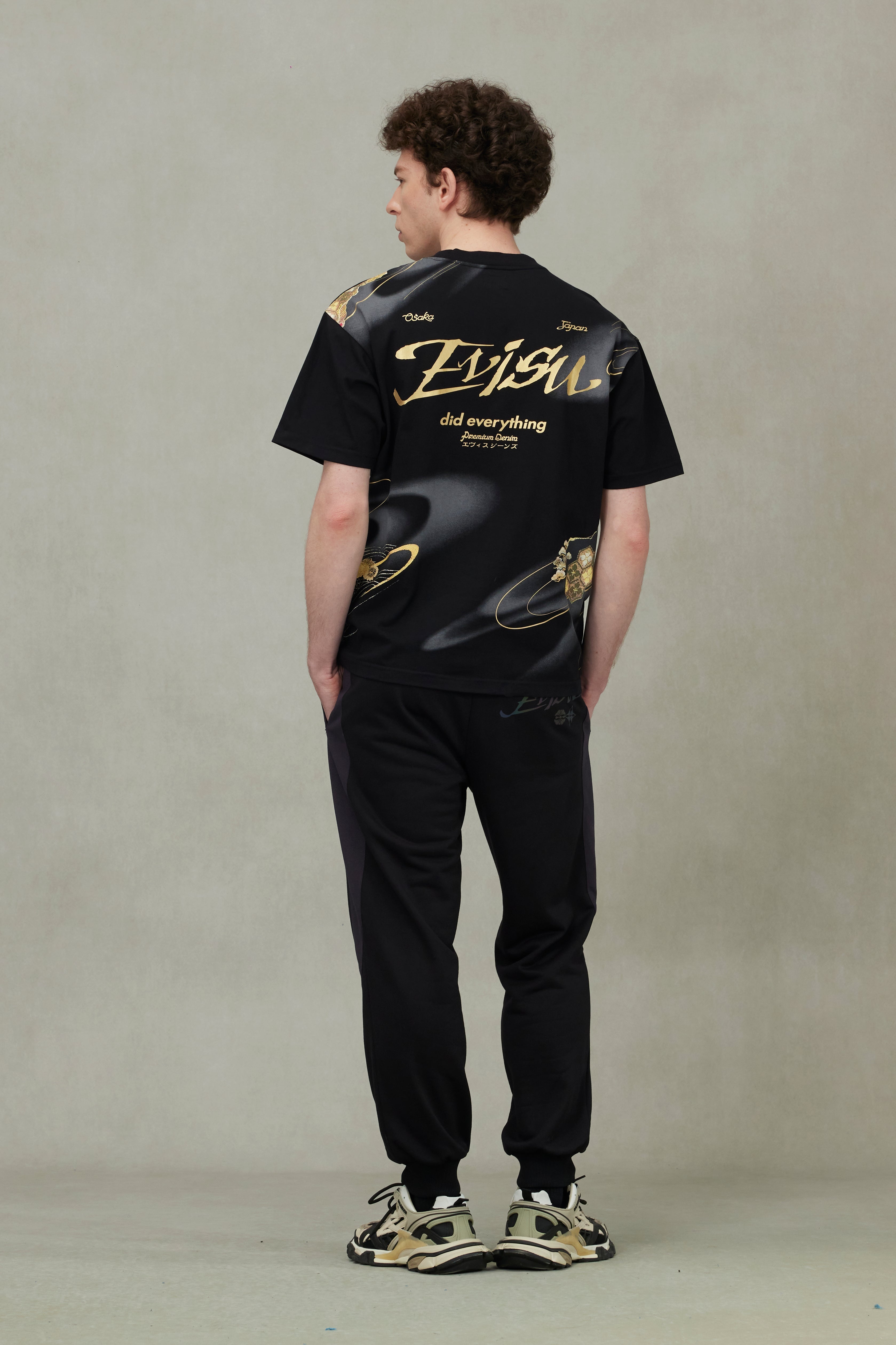 ブロケード家紋とオールオーバープリント リラックスフィット Tシャツ