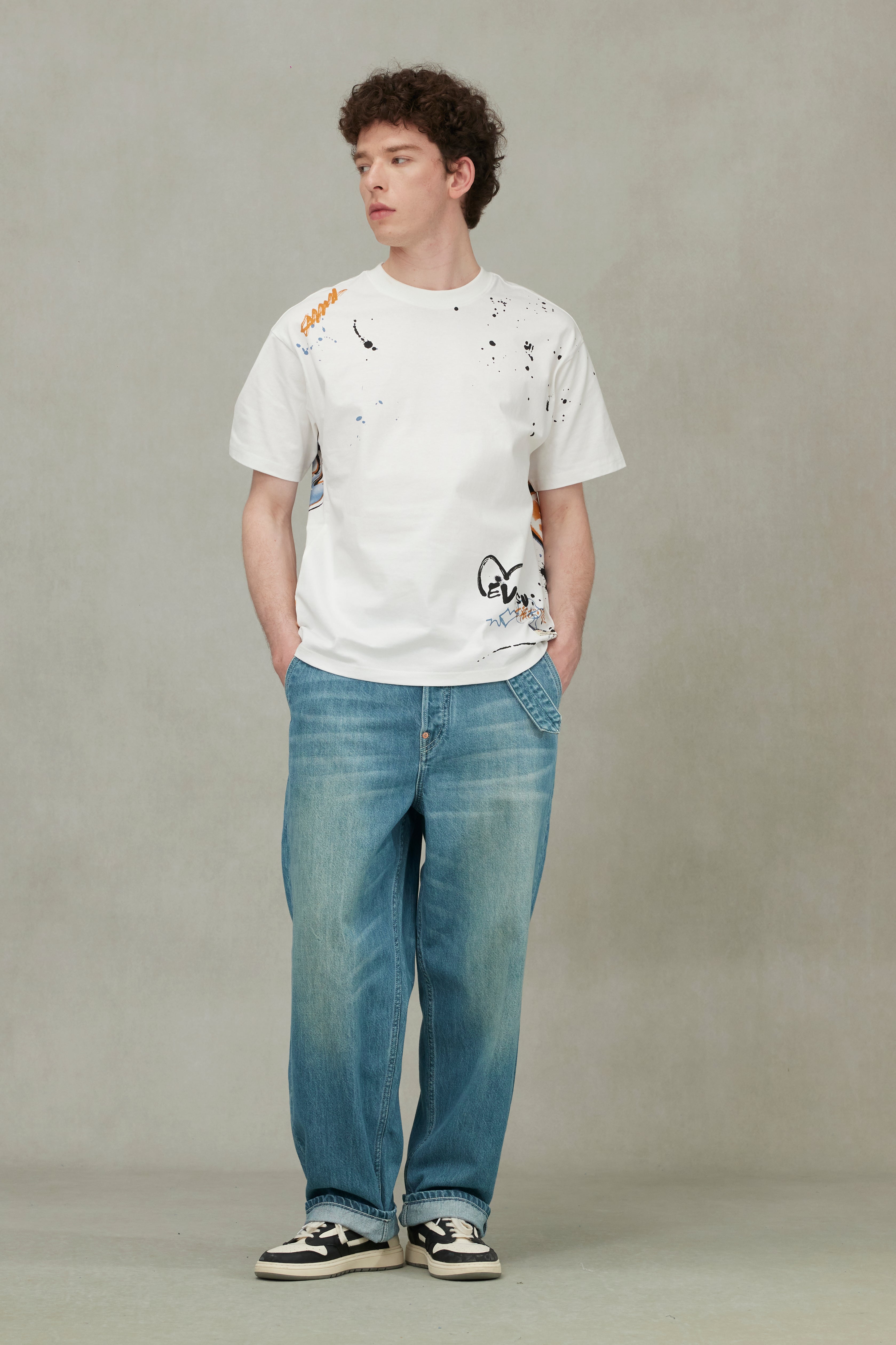 グラフィティ プリント リラックス フィット Tシャツ