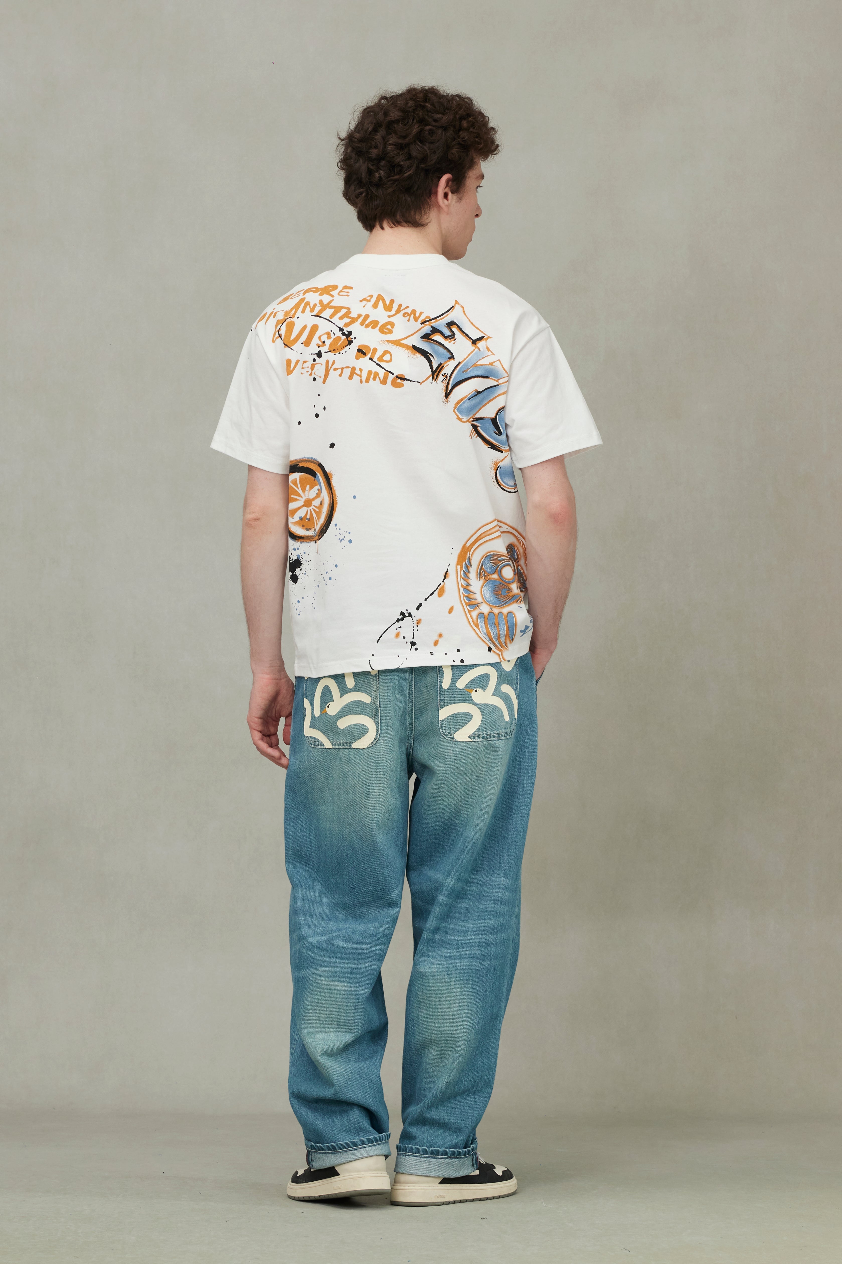 グラフィティ プリント リラックス フィット Tシャツ
