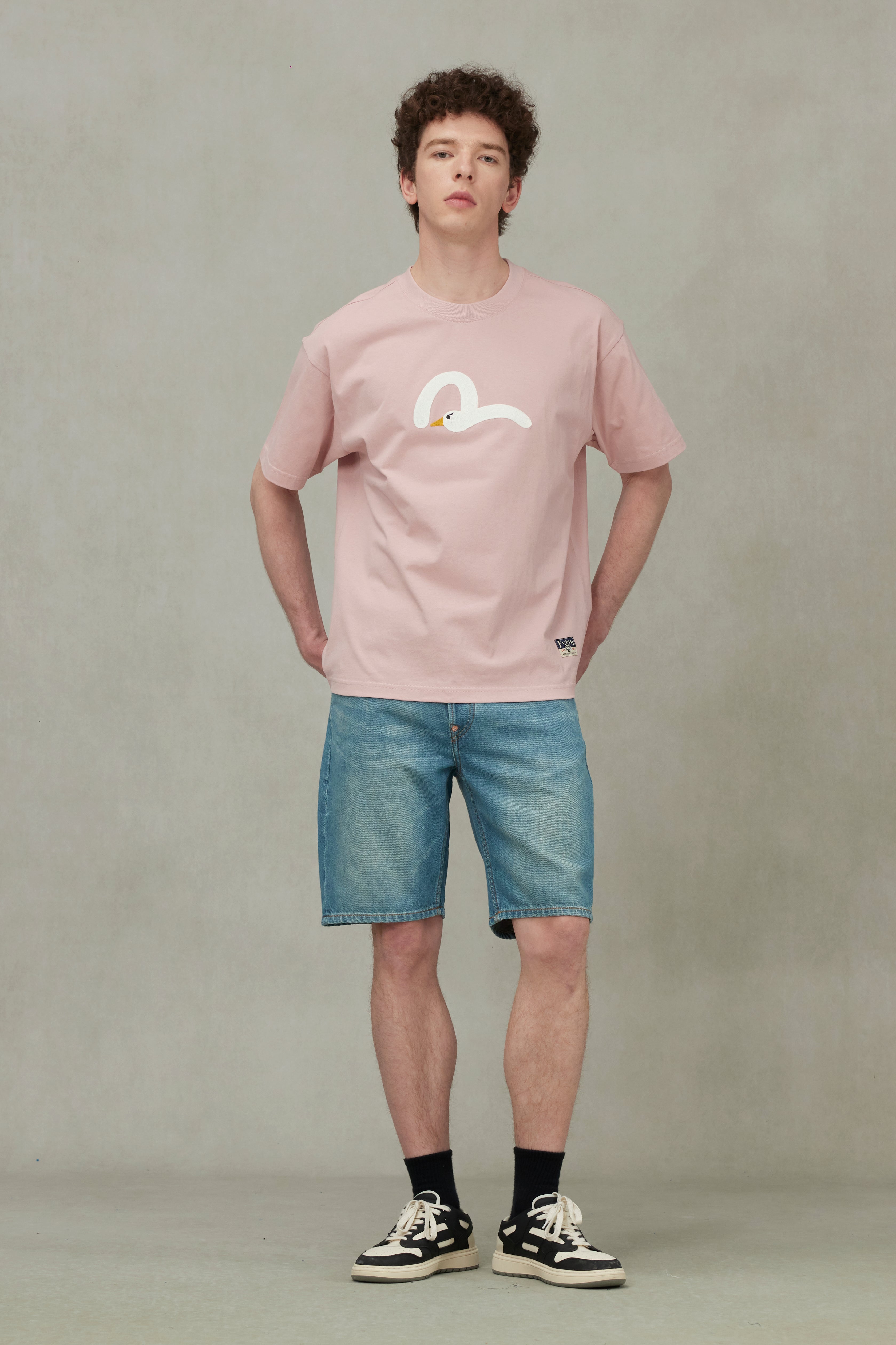 遊び心のあるカモメ刺繍 リラックスフィット Tシャツ
