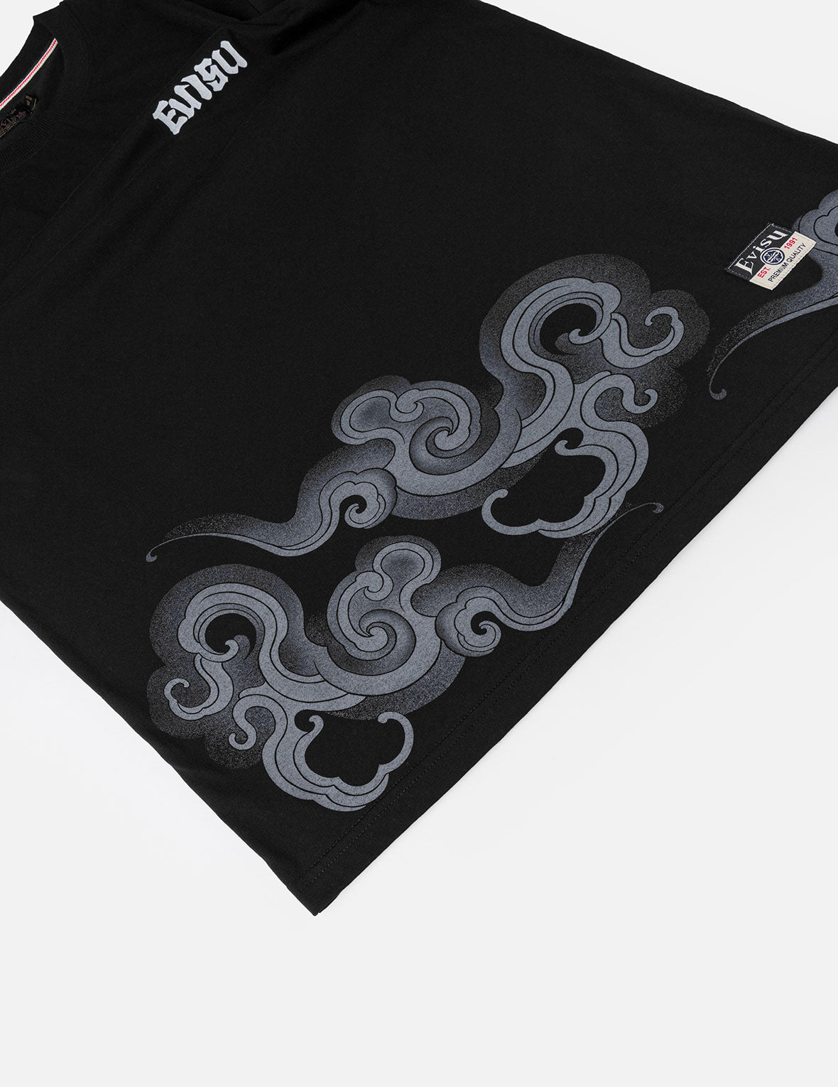 雲と金色大黒 Tシャツ