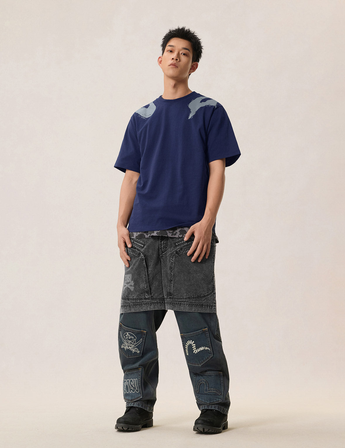 EVISUブラシストローククロスショルダーロゴ Tシャツ