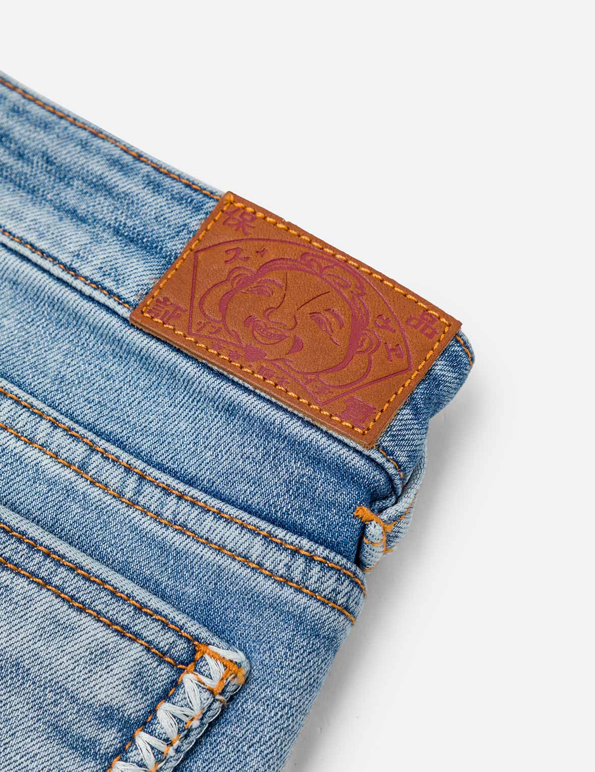 ウォッシュカモメとトーテム刺繍ブーツカットジーンズ
