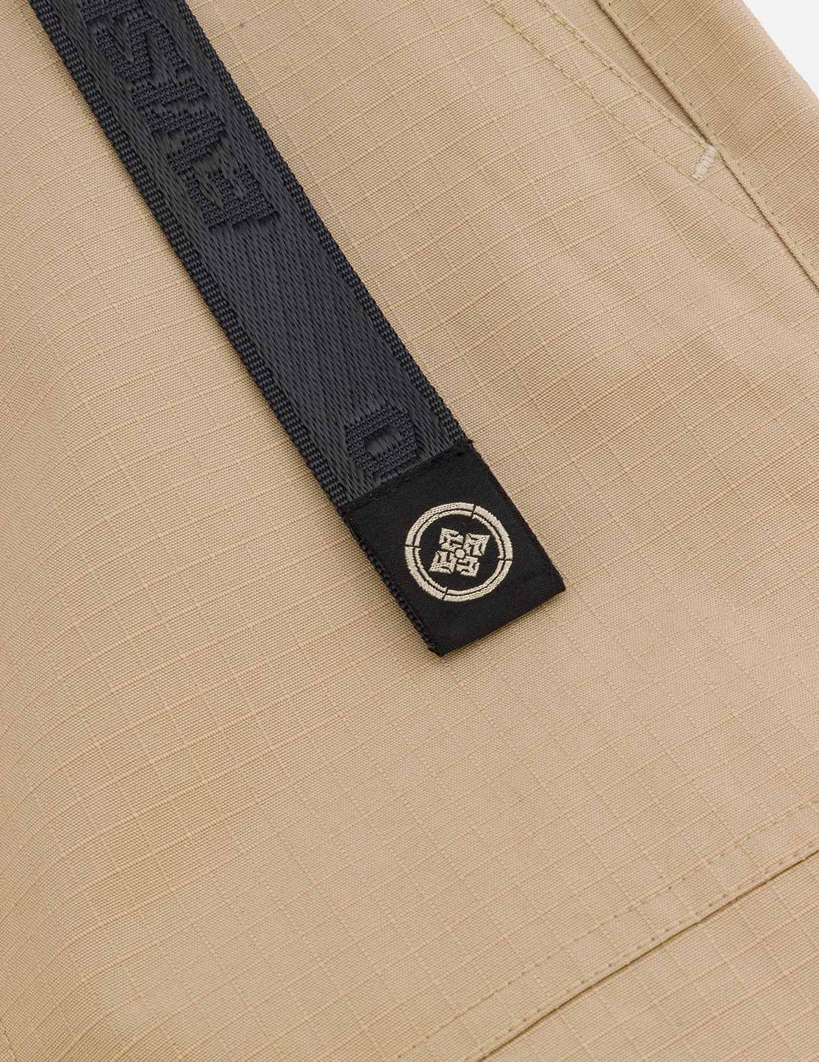 カモメ刺繍とロゴプリントルーズフィットジョガーズ