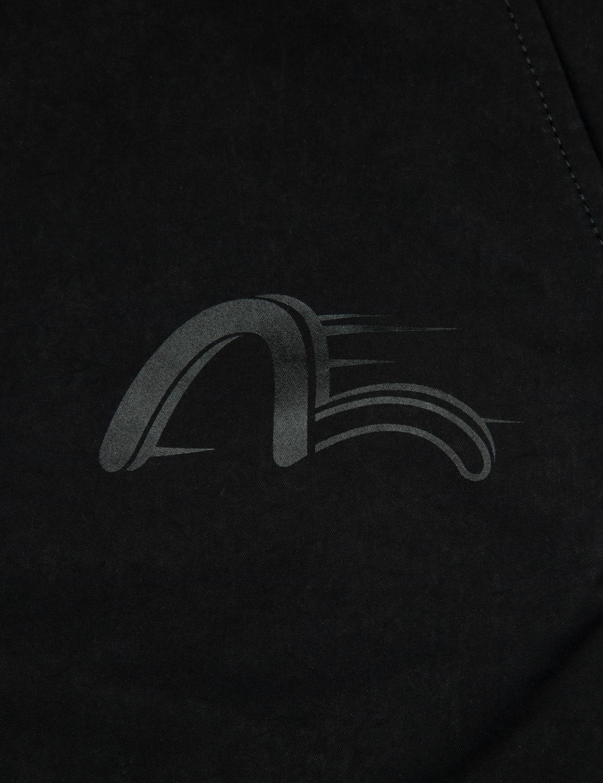 カモメ刺繍とマルチポケットレギュラーフィットベルボトムパンツ